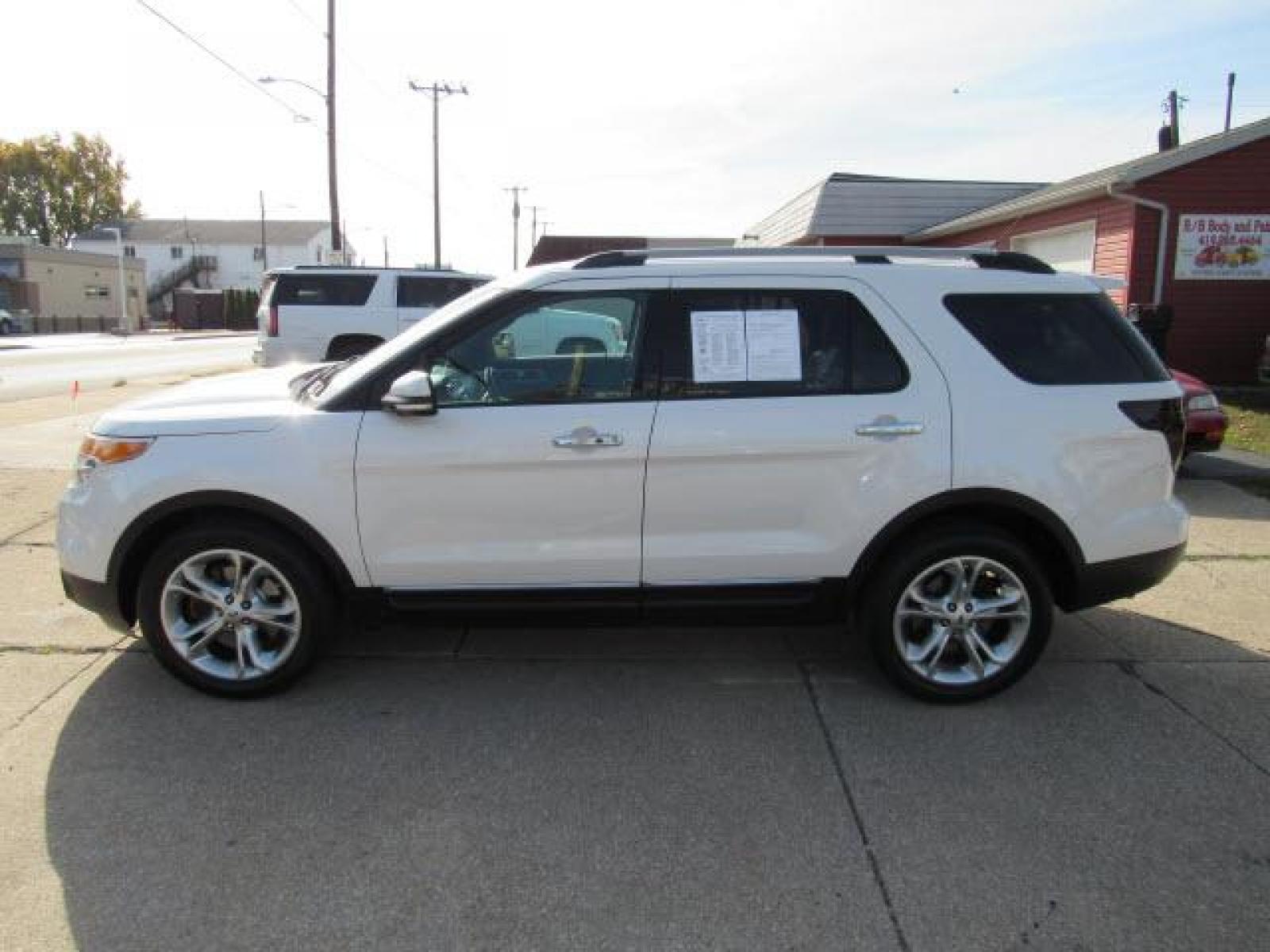2014 White Platinum Metallic Tri-Coat Ford Explorer Limited 4X4 (1FM5K8F89EG) with an 3.5 6 Cylinder Sequential Multiport Fuel Injection engine, 6-Speed Shiftable Automatic transmission, located at 5505 N. Summit St., Toledo, OH, 43611, (419) 729-2688, 41.654953, -83.530014 - Photo #21