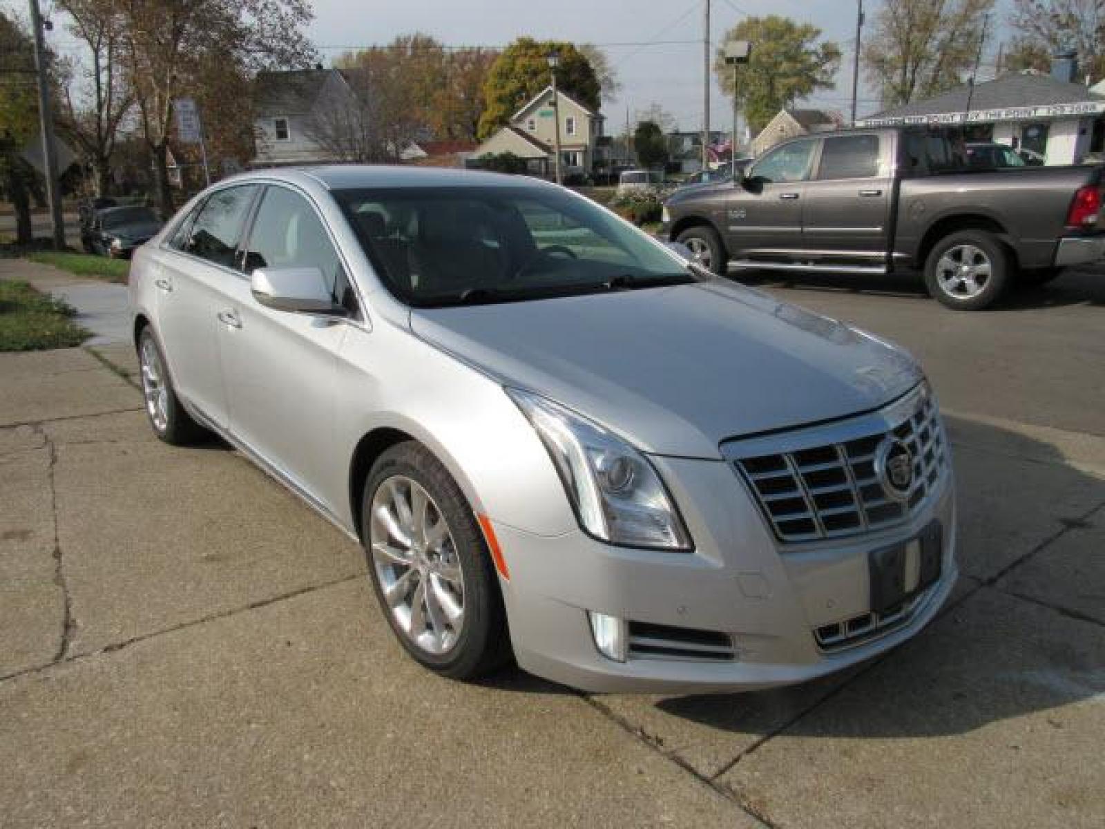 2013 Radiant Silver Metallic Cadillac XTS Luxury Collection AWD (2G61R5S30D9) with an 3.6 6 Cylinder Direct Injection engine, 6-Speed Shiftable Automatic transmission, located at 5505 N. Summit St., Toledo, OH, 43611, (419) 729-2688, 41.654953, -83.530014 - A premium 'turn by turn' navigation system is included. Pack up your clubs AND your buddy's clubs too! Plenty of cargo room for anything you want to take! Extra clean. No rips, no abuse, no cigarette burns. Bring your Digital Music collection to life. This baby is ready to RoCk! Just Plug It In! C - Photo #20