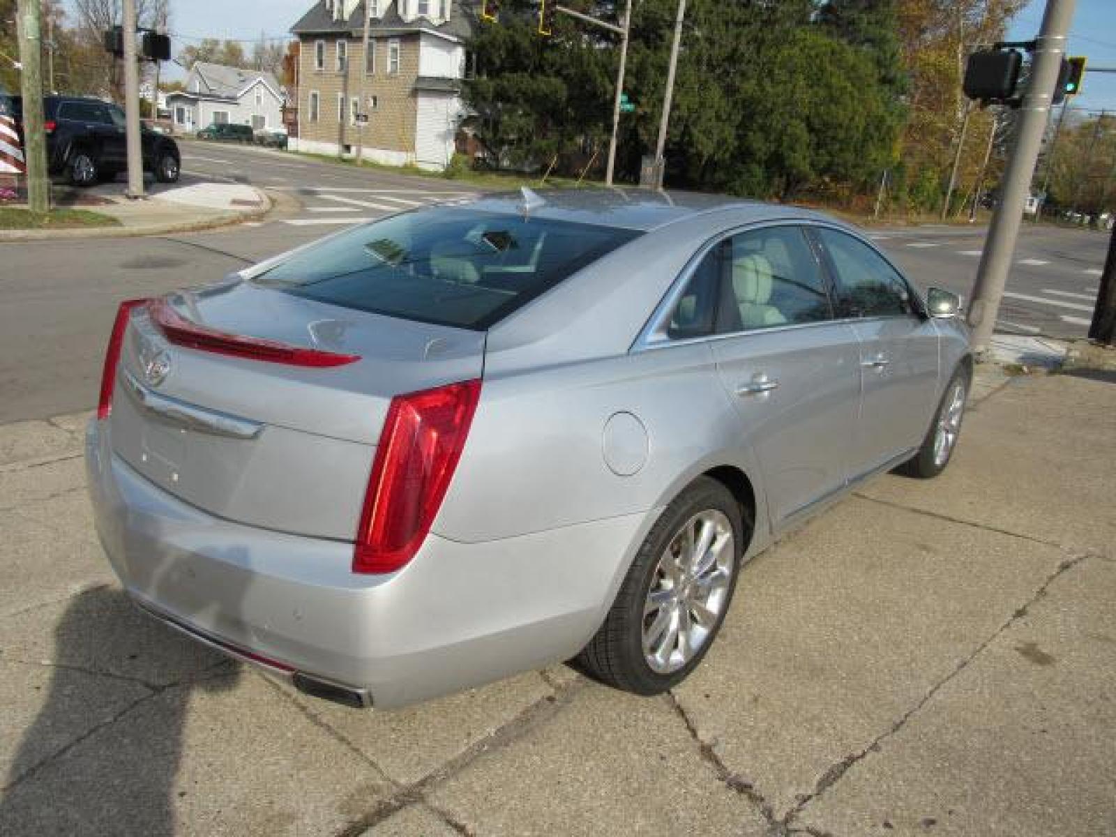 2013 Radiant Silver Metallic Cadillac XTS Luxury Collection AWD (2G61R5S30D9) with an 3.6 6 Cylinder Direct Injection engine, 6-Speed Shiftable Automatic transmission, located at 5505 N. Summit St., Toledo, OH, 43611, (419) 729-2688, 41.654953, -83.530014 - A premium 'turn by turn' navigation system is included. Pack up your clubs AND your buddy's clubs too! Plenty of cargo room for anything you want to take! Extra clean. No rips, no abuse, no cigarette burns. Bring your Digital Music collection to life. This baby is ready to RoCk! Just Plug It In! C - Photo #26