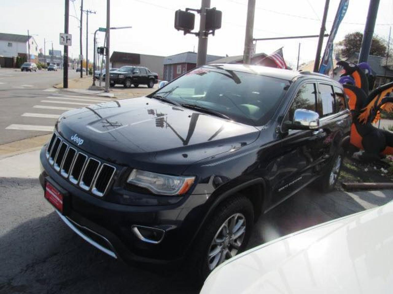 2014 Pacific Blue Clear Coat Jeep Grand Cherokee Limited 4X4 (1C4RJFBG5EC) with an 3.6 6 Cylinder Sequential Multiport Fuel Injection engine, 8-Speed Shiftable Automatic transmission, located at 5505 N. Summit St., Toledo, OH, 43611, (419) 729-2688, 41.654953, -83.530014 - Photo #23