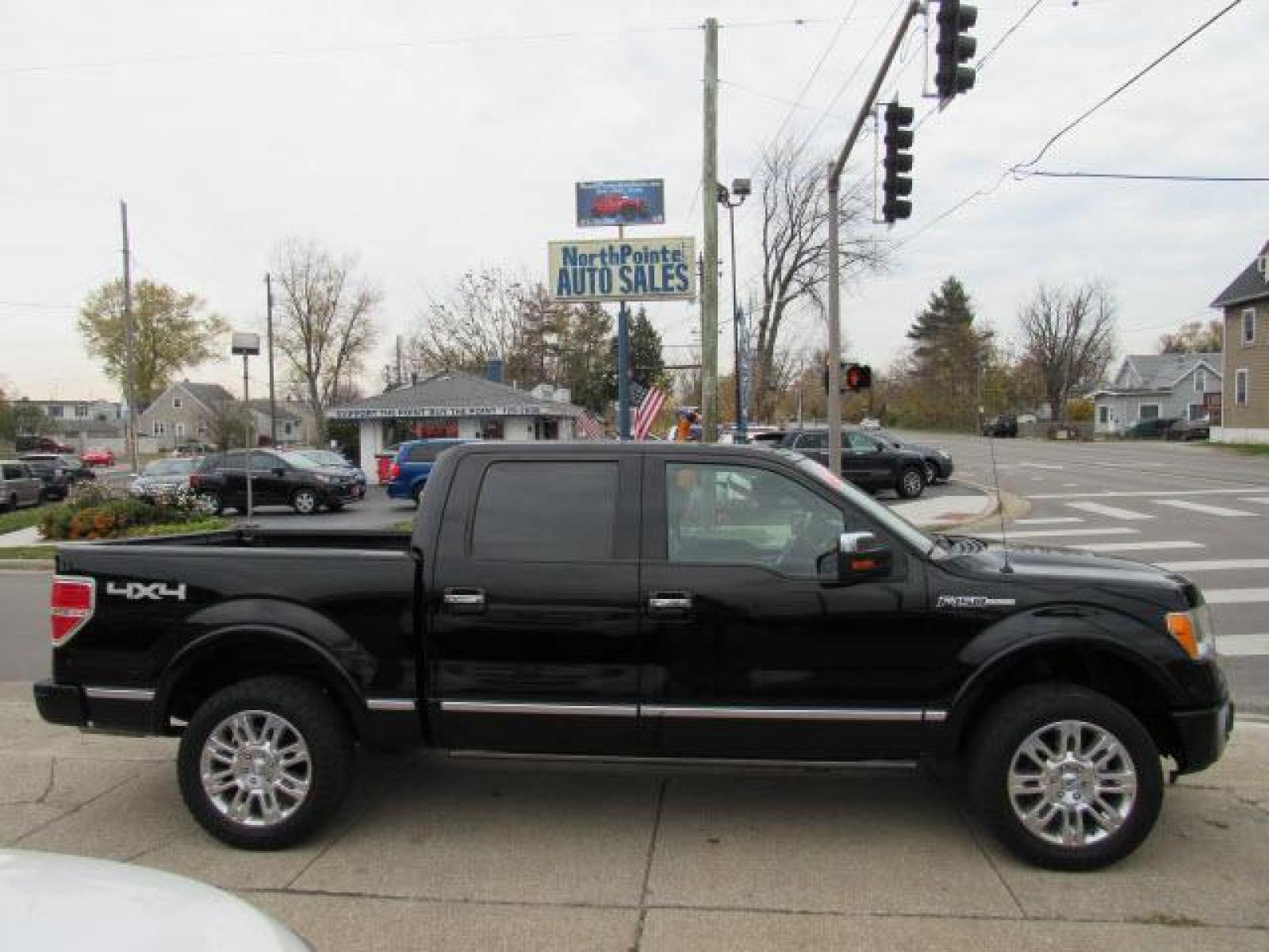 2009 Black Clearcoat Ford F-150 Platinum 4X4 (1FTPW14V19F) with an 5.4 8 Cylinder Sequential Multiport Fuel Injection engine, 6-Speed Automatic transmission, located at 5505 N. Summit St., Toledo, OH, 43611, (419) 729-2688, 41.654953, -83.530014 - Photo #0