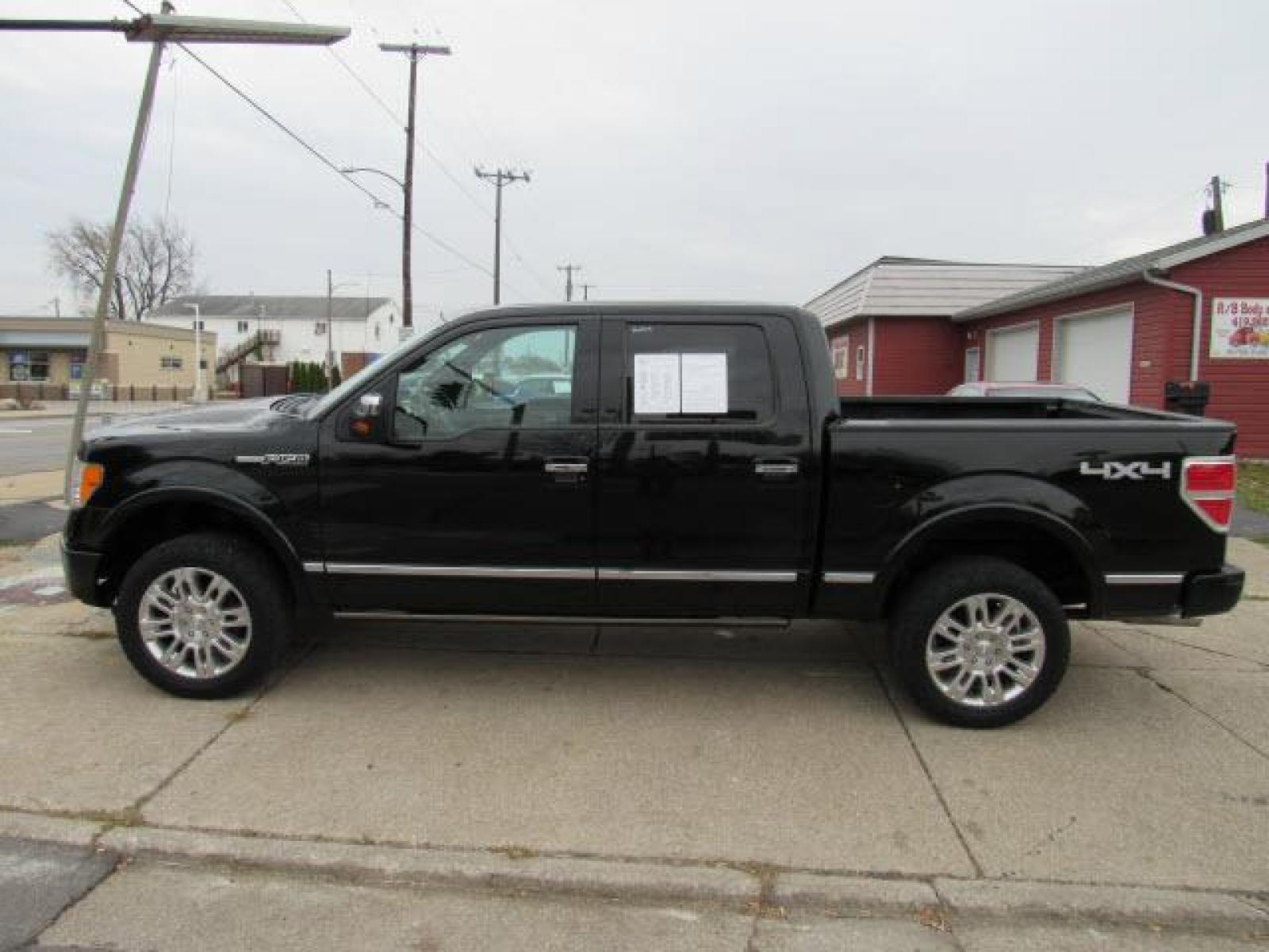 2009 Black Clearcoat Ford F-150 Platinum 4X4 (1FTPW14V19F) with an 5.4 8 Cylinder Sequential Multiport Fuel Injection engine, 6-Speed Automatic transmission, located at 5505 N. Summit St., Toledo, OH, 43611, (419) 729-2688, 41.654953, -83.530014 - Photo #24