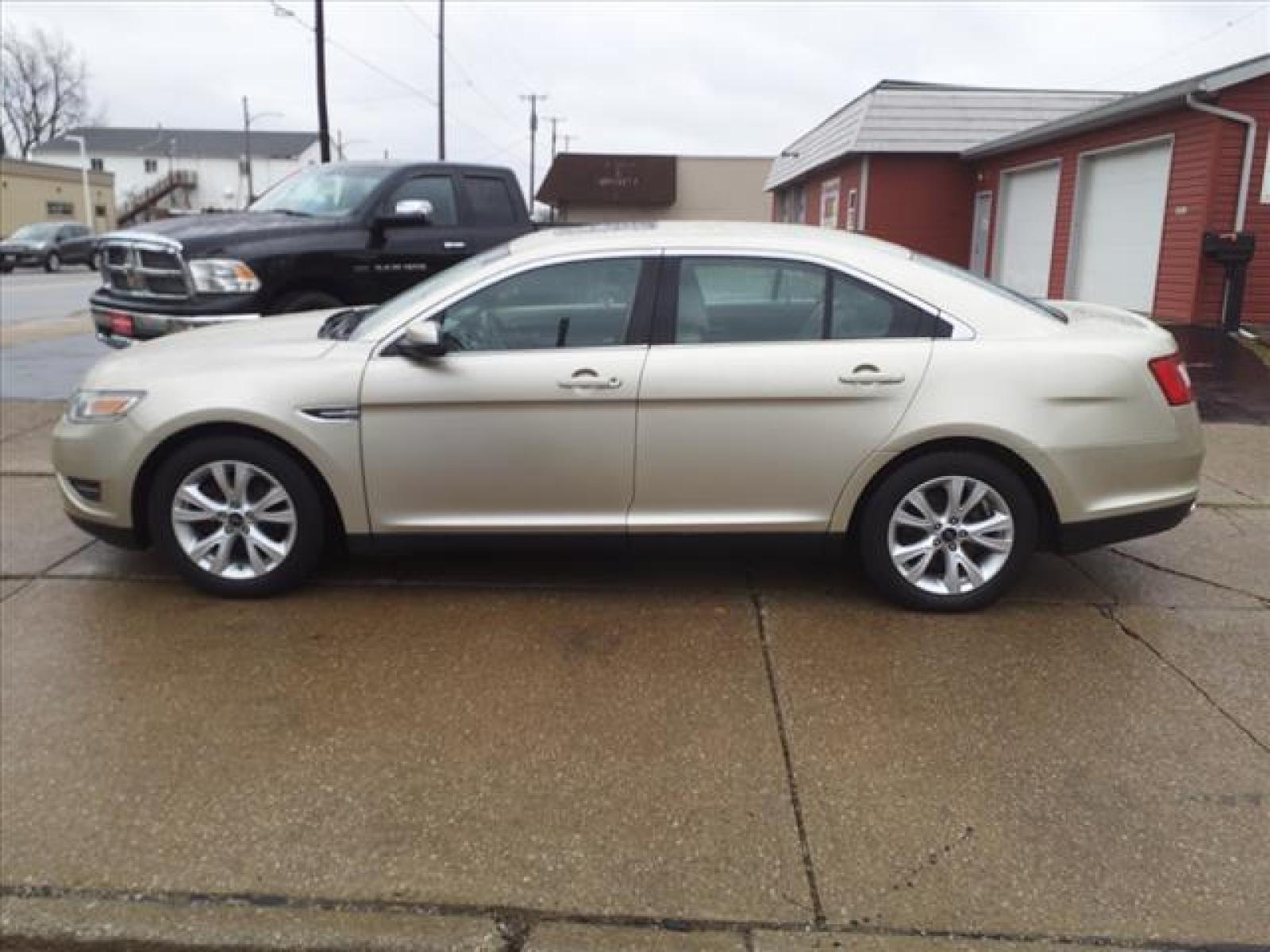 2011 Gold Leaf Metallic Ford Taurus SEL (1FAHP2HW2BG) with an 3.5L 3.5L V6 263hp 249ft. lbs. Sequential Multiport Fuel Injection engine, 6-Speed Shiftable Automatic transmission, located at 5505 N. Summit St., Toledo, OH, 43611, (419) 729-2688, 41.654953, -83.530014 - Photo #18