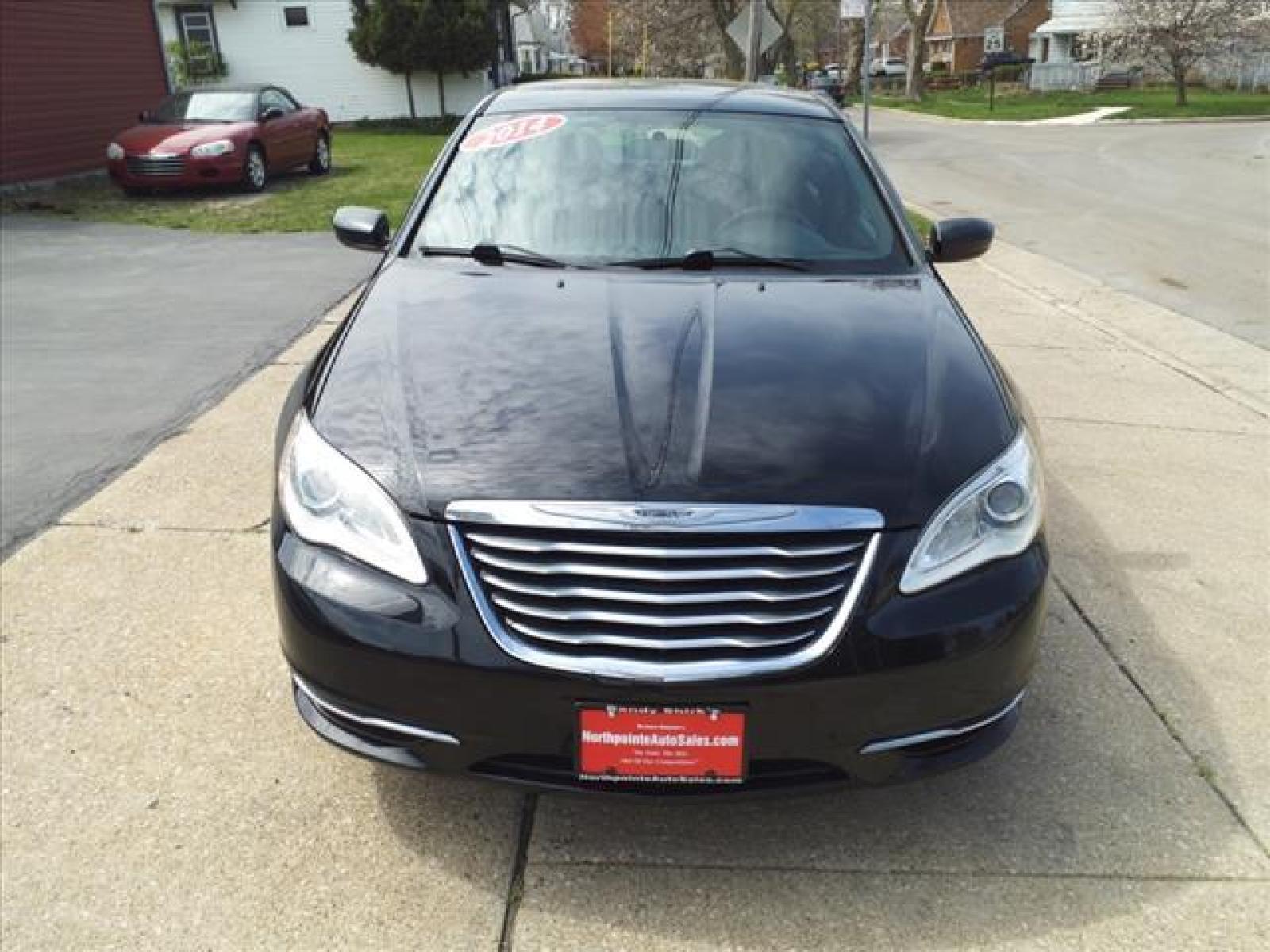 2014 Black Clear Coat Chrysler 200 LX (1C3CCBAB0EN) with an 2.4L 2.4L I4 173hp 166ft. lbs. Sequential Multiport Fuel Injection engine, Automatic transmission, located at 5505 N. Summit St., Toledo, OH, 43611, (419) 729-2688, 41.654953, -83.530014 - Photo #14