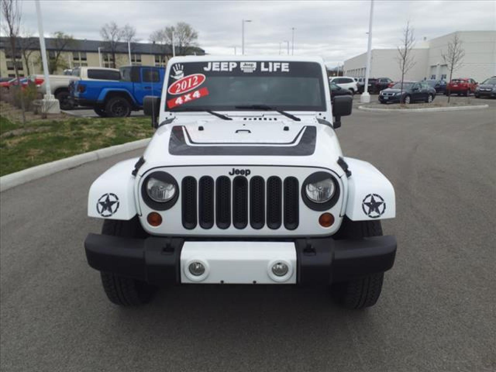 2012 Bright White Clear Coat Jeep Wrangler Unlimited Sahara (1C4BJWEG5CL) with an 3.6L 3.6L V6 285hp 260ft. lbs. Sequential Multiport Fuel Injection engine, 6-Speed Manual transmission, located at 5505 N. Summit St., Toledo, OH, 43611, (419) 729-2688, 41.654953, -83.530014 - Photo #16