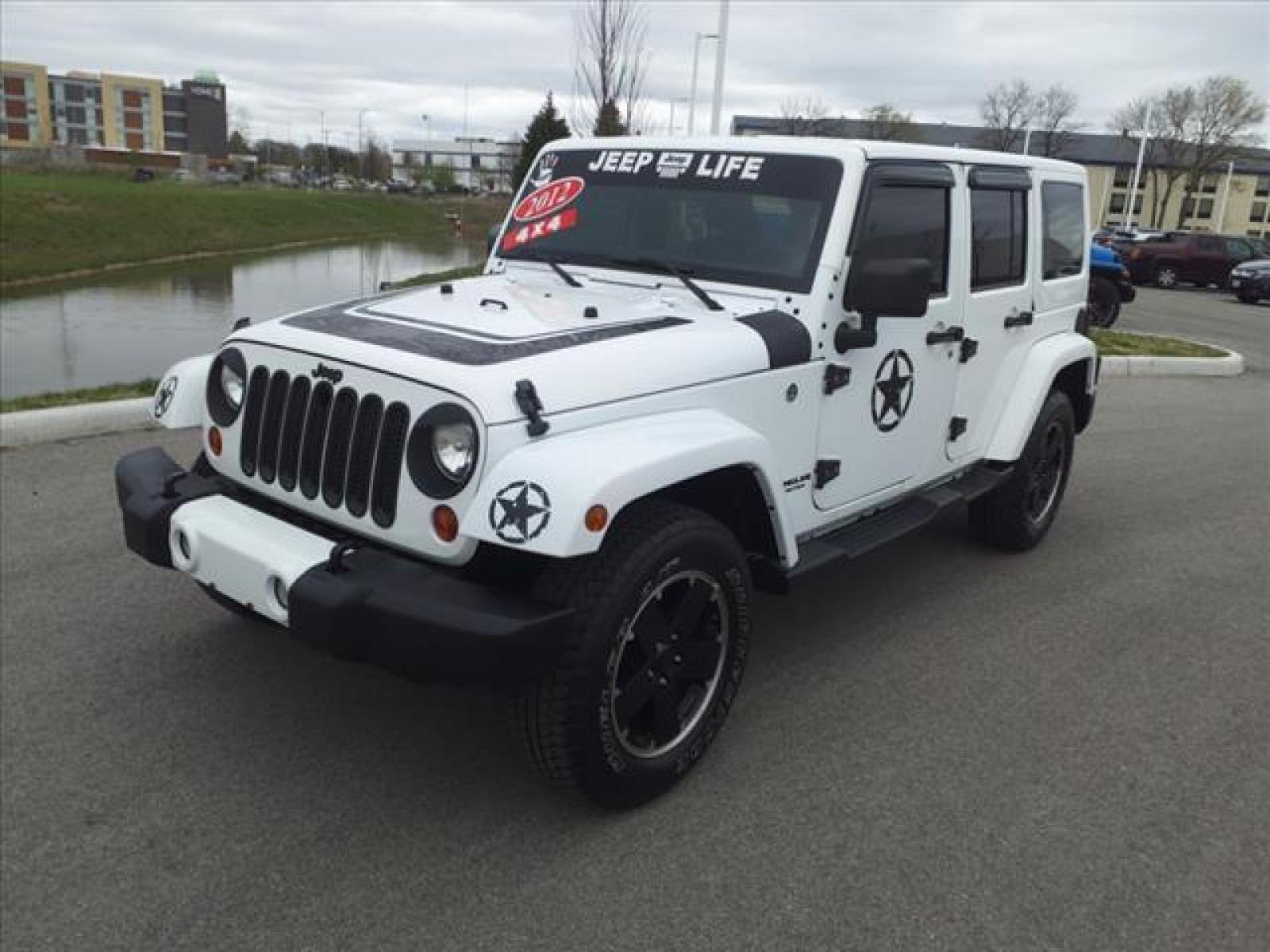 2012 Bright White Clear Coat Jeep Wrangler Unlimited Sahara (1C4BJWEG5CL) with an 3.6L 3.6L V6 285hp 260ft. lbs. Sequential Multiport Fuel Injection engine, 6-Speed Manual transmission, located at 5505 N. Summit St., Toledo, OH, 43611, (419) 729-2688, 41.654953, -83.530014 - Photo #17