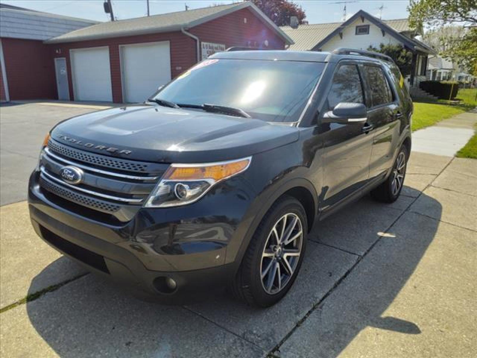 2015 Tuxedo Black Metallic Ford Explorer XLT (1FM5K8D83FG) with an 3.5L 3.5L V6 290hp 255ft. lbs. Sequential Multiport Fuel Injection engine, 6-Speed Shiftable Automatic transmission, located at 5505 N. Summit St., Toledo, OH, 43611, (419) 729-2688, 41.654953, -83.530014 - Photo #19