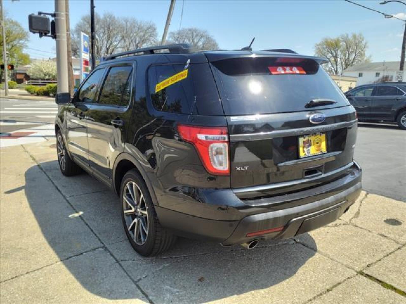 2015 Tuxedo Black Metallic Ford Explorer XLT (1FM5K8D83FG) with an 3.5L 3.5L V6 290hp 255ft. lbs. Sequential Multiport Fuel Injection engine, 6-Speed Shiftable Automatic transmission, located at 5505 N. Summit St., Toledo, OH, 43611, (419) 729-2688, 41.654953, -83.530014 - Photo #21