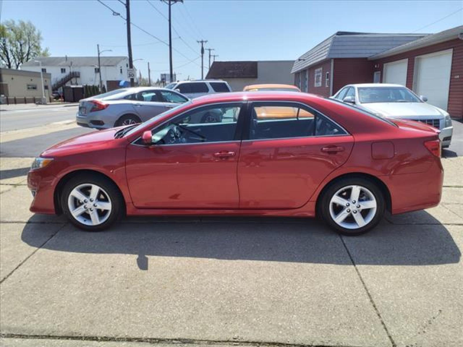 2013 Barcelona Red Metallic Toyota Camry SE (4T1BF1FK8DU) with an 2.5L 2.5L I4 178hp 170ft. lbs. Sequential Multiport Fuel Injection engine, 6-Speed Shiftable Automatic transmission, located at 5505 N. Summit St., Toledo, OH, 43611, (419) 729-2688, 41.654953, -83.530014 - Photo #17