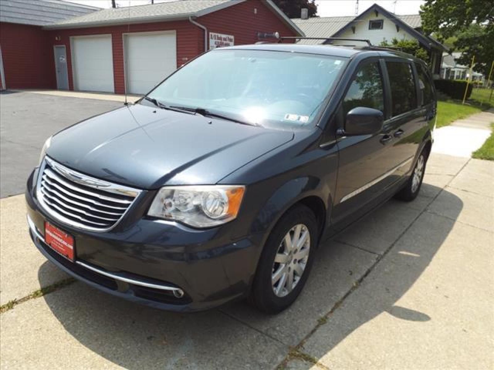 2014 Maximum Steel Metallic Clear Coat Chrysler Town and Country Touring (2C4RC1BGXER) with an 3.6L Pentastar 3.6L Flex Fuel Sequential Multiport Fuel Injection engine, 6-Speed Shiftable Automatic transmission, located at 5505 N. Summit St., Toledo, OH, 43611, (419) 729-2688, 41.654953, -83.530014 - Photo #18