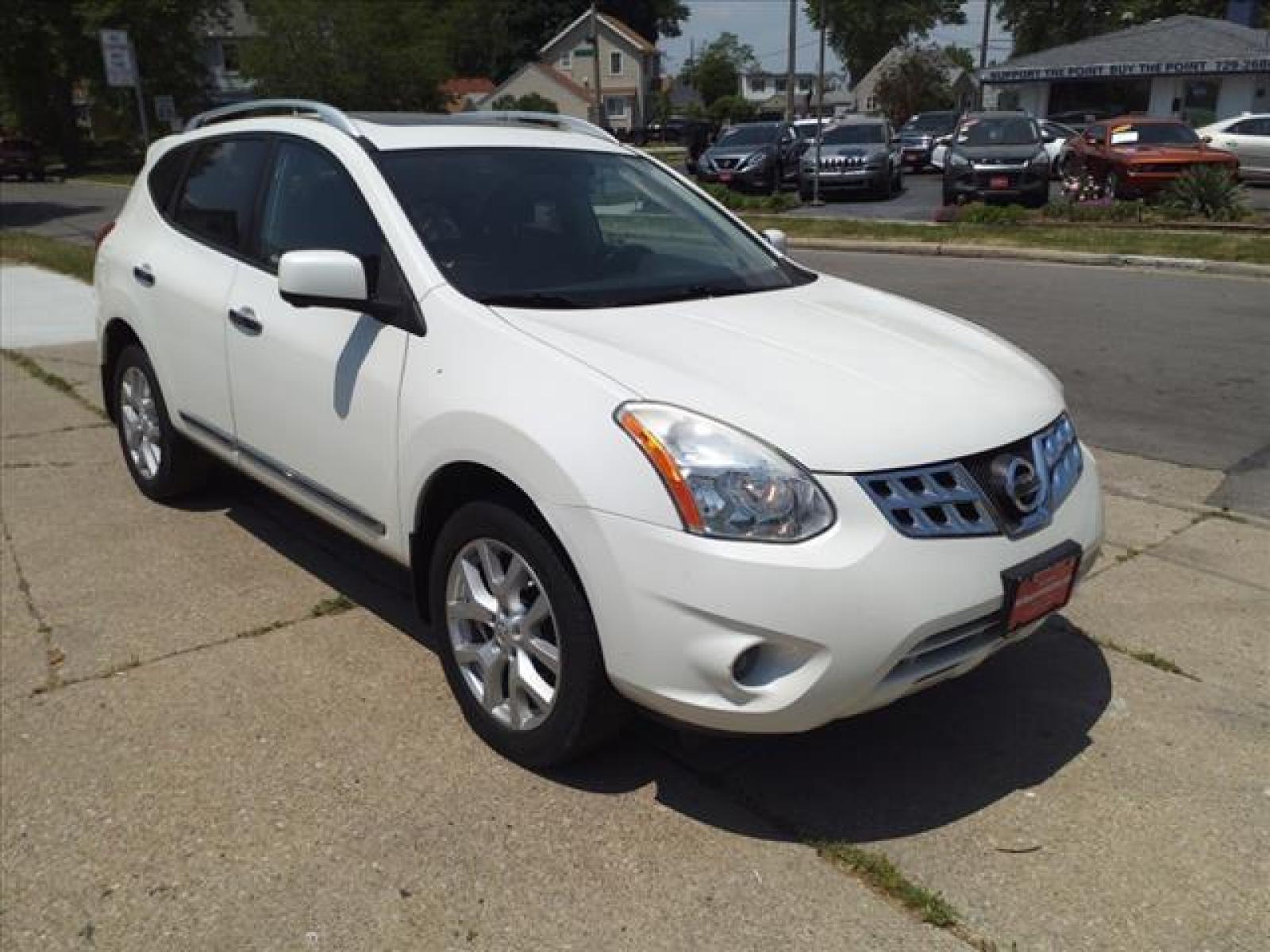 2013 Pearl White Nissan Rogue SV w/SL Package (JN8AS5MV2DW) with an 2.5L 2.5L I4 170hp 175ft. lbs. Sequential Multiport Fuel Injection engine, CVT transmission, located at 5505 N. Summit St., Toledo, OH, 43611, (419) 729-2688, 41.654953, -83.530014 - Photo #18