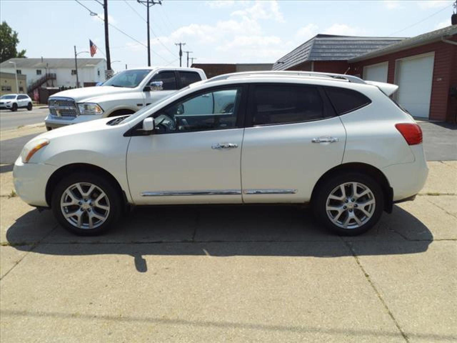 2013 Pearl White Nissan Rogue SV w/SL Package (JN8AS5MV2DW) with an 2.5L 2.5L I4 170hp 175ft. lbs. Sequential Multiport Fuel Injection engine, CVT transmission, located at 5505 N. Summit St., Toledo, OH, 43611, (419) 729-2688, 41.654953, -83.530014 - Photo #21