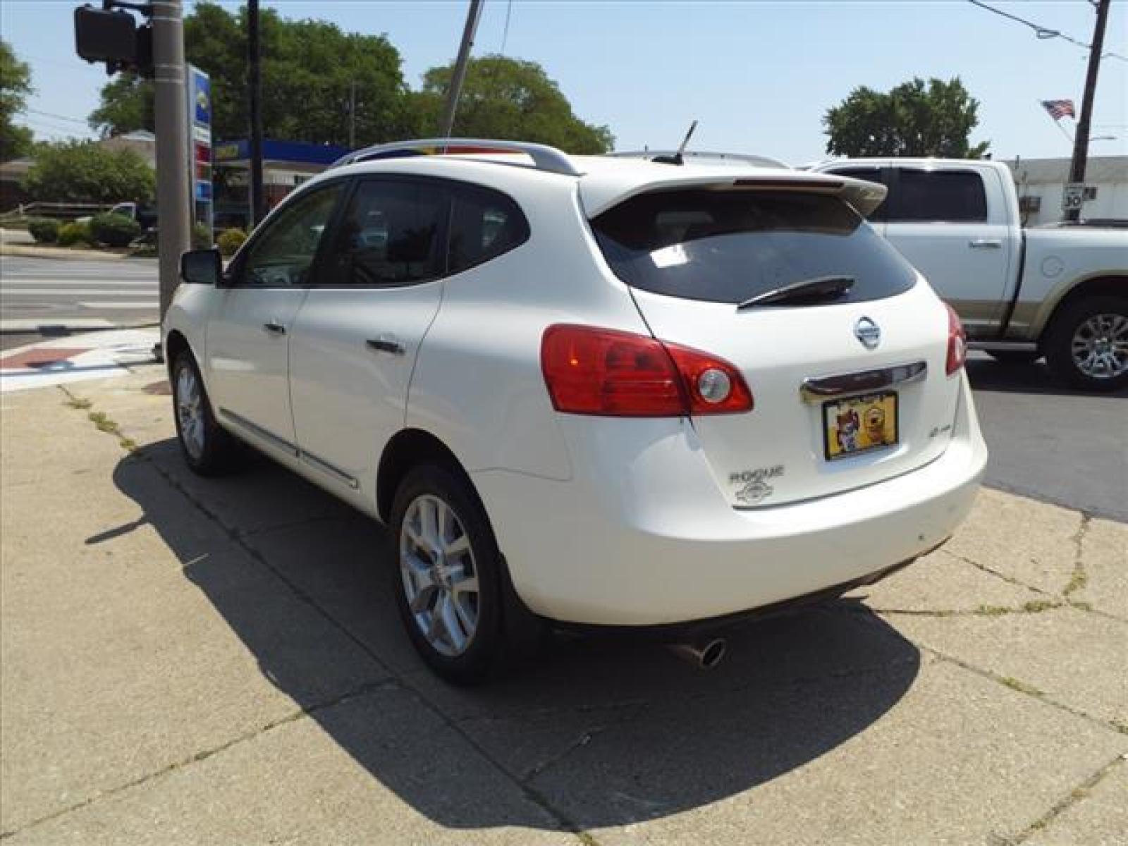 2013 Pearl White Nissan Rogue SV w/SL Package (JN8AS5MV2DW) with an 2.5L 2.5L I4 170hp 175ft. lbs. Sequential Multiport Fuel Injection engine, CVT transmission, located at 5505 N. Summit St., Toledo, OH, 43611, (419) 729-2688, 41.654953, -83.530014 - Photo #22