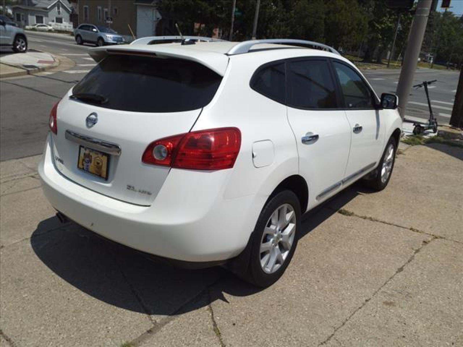 2013 Pearl White Nissan Rogue SV w/SL Package (JN8AS5MV2DW) with an 2.5L 2.5L I4 170hp 175ft. lbs. Sequential Multiport Fuel Injection engine, CVT transmission, located at 5505 N. Summit St., Toledo, OH, 43611, (419) 729-2688, 41.654953, -83.530014 - Photo #24