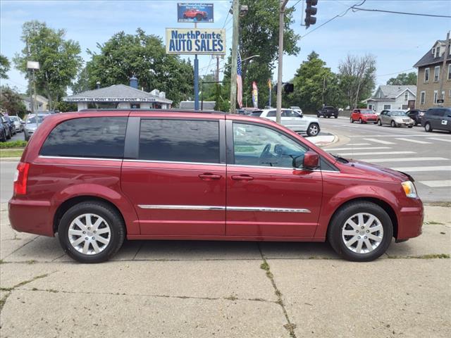 photo of 2014 Chrysler Town and Country