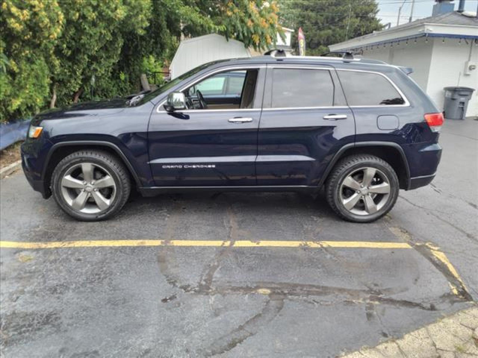 2014 True Blue Pearl Coat Jeep Grand Cherokee Limited (1C4RJFBG9EC) with an 3.6L 3.6L V6 290hp 260ft. lbs. Sequential Multiport Fuel Injection engine, 8-Speed Shiftable Automatic transmission, located at 5505 N. Summit St., Toledo, OH, 43611, (419) 729-2688, 41.654953, -83.530014 - Photo #20