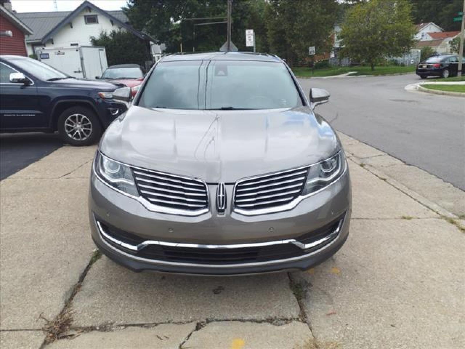 2016 Platinum Dune Metallic Tri-Coat Lincoln MKX Reserve (2LMTJ6LR1GB) with an 3.7L 3.7L V6 300hp 280ft. lbs. Sequential Multiport Fuel Injection engine, 6-Speed Shiftable Automatic transmission, located at 5505 N. Summit St., Toledo, OH, 43611, (419) 729-2688, 41.654953, -83.530014 - Photo #18