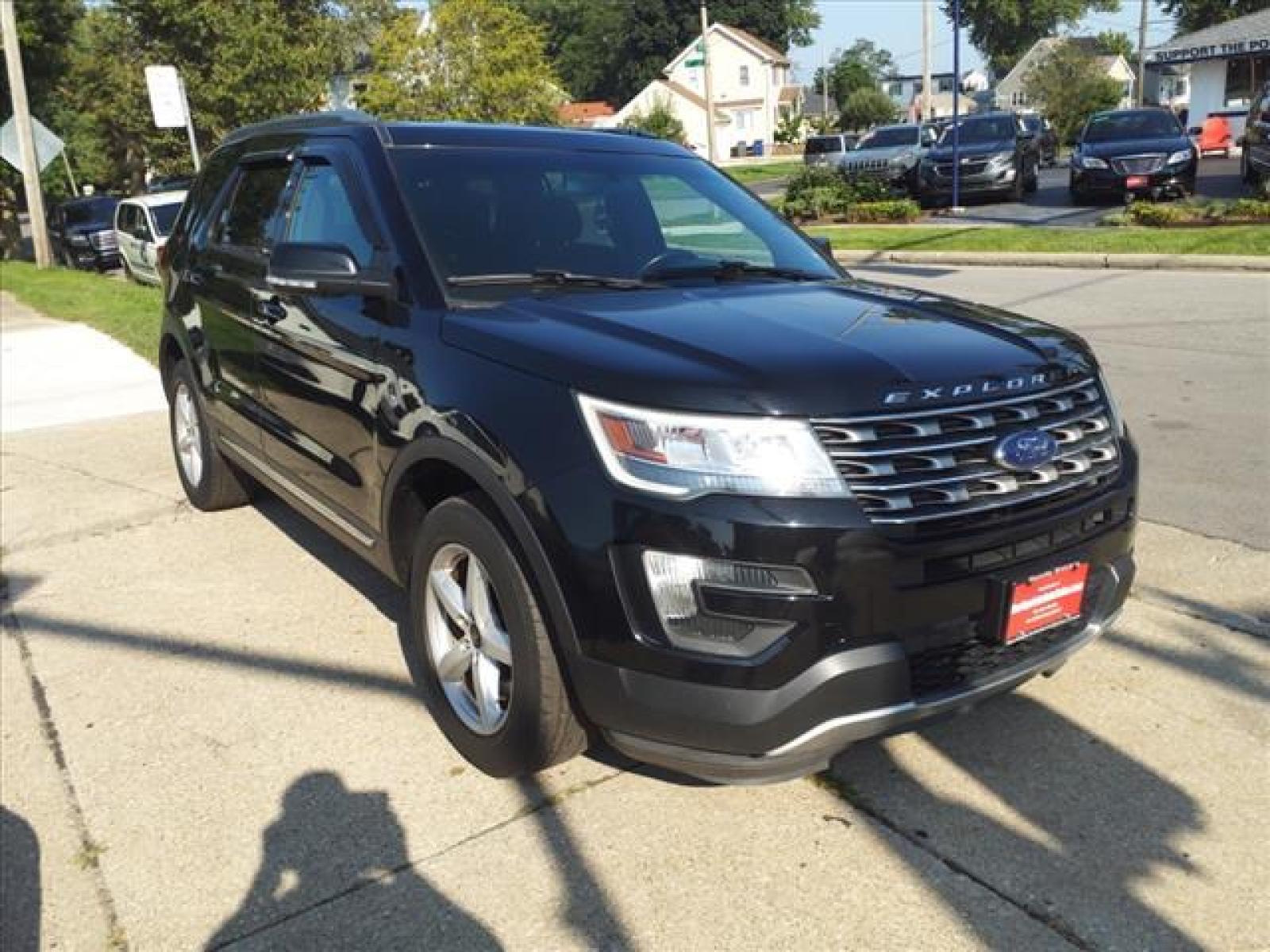 2016 Shadow Black Ford Explorer XLT (1FM5K8D89GG) with an 3.5L 3.5L V6 290hp 255ft. lbs. Sequential Multiport Fuel Injection engine, 6-Speed Shiftable Automatic transmission, located at 5505 N. Summit St., Toledo, OH, 43611, (419) 729-2688, 41.654953, -83.530014 - Photo #18