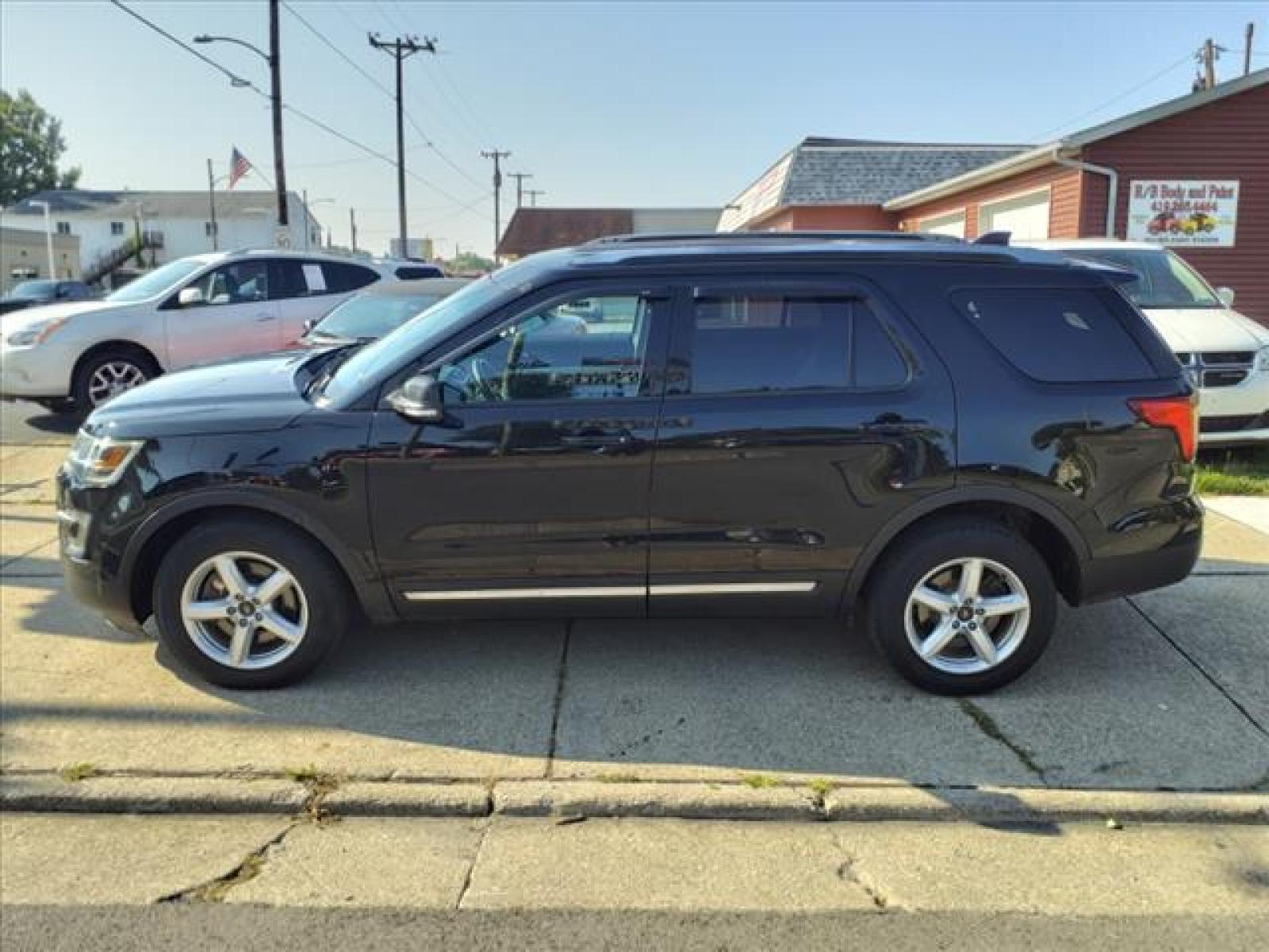 2016 Shadow Black Ford Explorer XLT (1FM5K8D89GG) with an 3.5L 3.5L V6 290hp 255ft. lbs. Sequential Multiport Fuel Injection engine, 6-Speed Shiftable Automatic transmission, located at 5505 N. Summit St., Toledo, OH, 43611, (419) 729-2688, 41.654953, -83.530014 - Photo #21