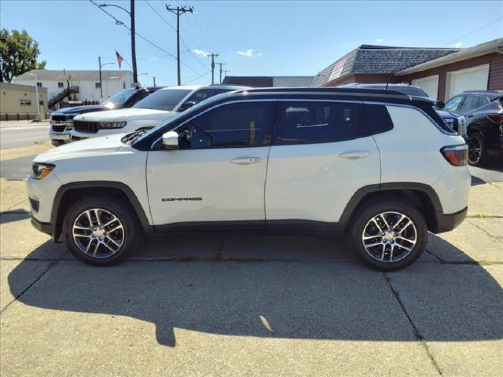 2018 White Clear Coat Jeep Compass Latitude (3C4NJDBB9JT) with an 2.4L Tigershark 2.4L I4 180hp Sequential Multiport Fuel Injection engine, Automatic transmission, located at 5505 N. Summit St., Toledo, OH, 43611, (419) 729-2688, 41.654953, -83.530014 - Photo #21