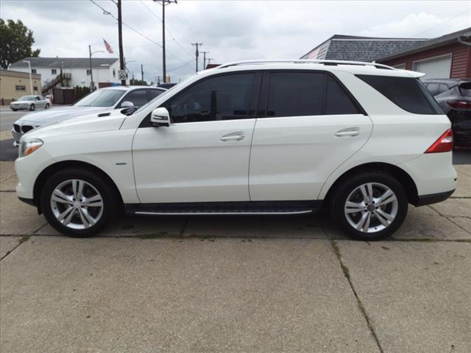 2012 Diamond White Metallic Mercedes-Benz M-Class ML 350 (4JGDA5HB9CA) with an 3.5L 3.5L V6 302hp 273ft. lbs. Direct Injection engine, 7-Speed Shiftable Automatic transmission, located at 5505 N. Summit St., Toledo, OH, 43611, (419) 729-2688, 41.654953, -83.530014 - Photo #21