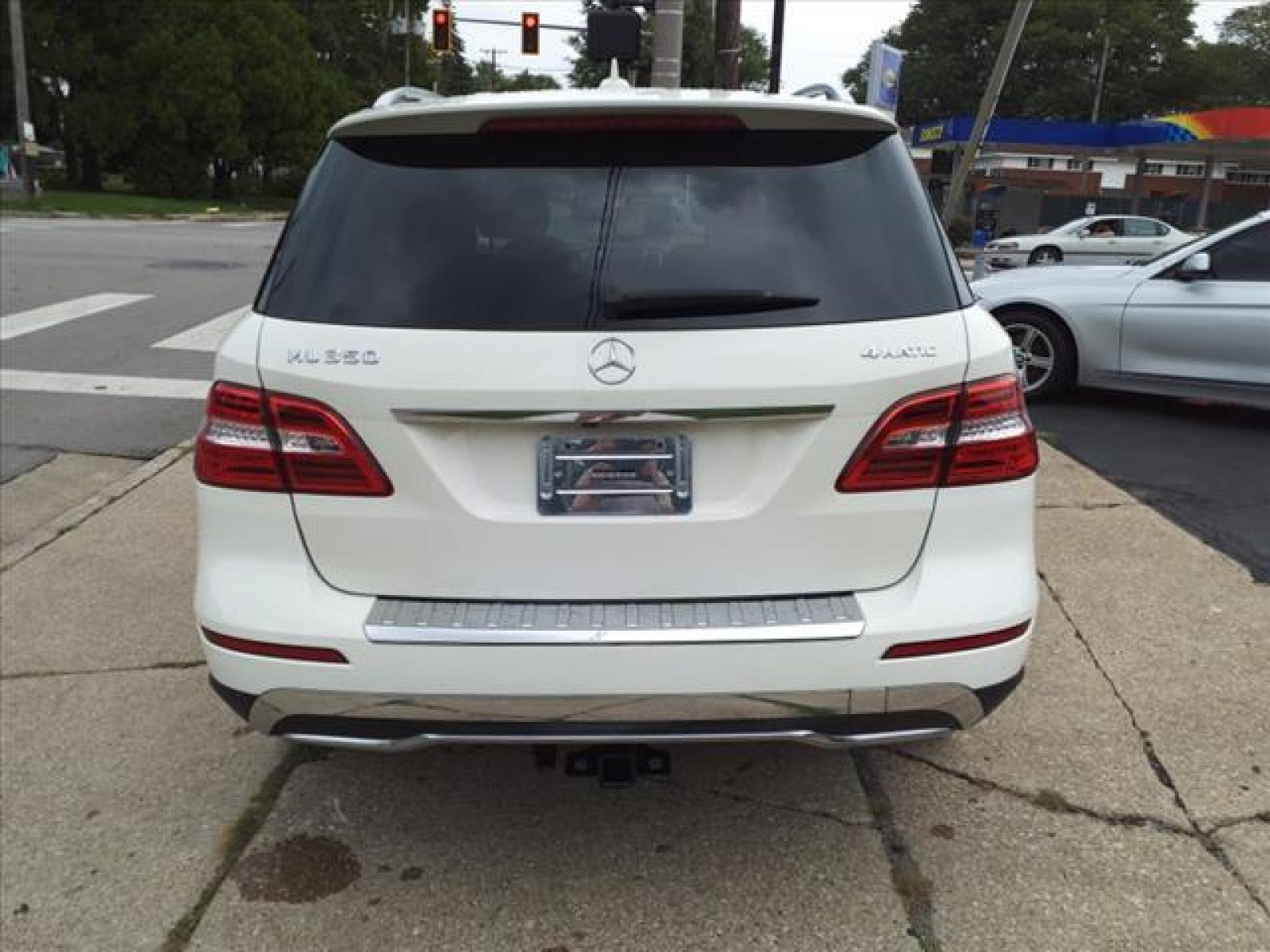2012 Diamond White Metallic Mercedes-Benz M-Class ML 350 (4JGDA5HB9CA) with an 3.5L 3.5L V6 302hp 273ft. lbs. Direct Injection engine, 7-Speed Shiftable Automatic transmission, located at 5505 N. Summit St., Toledo, OH, 43611, (419) 729-2688, 41.654953, -83.530014 - Photo #23