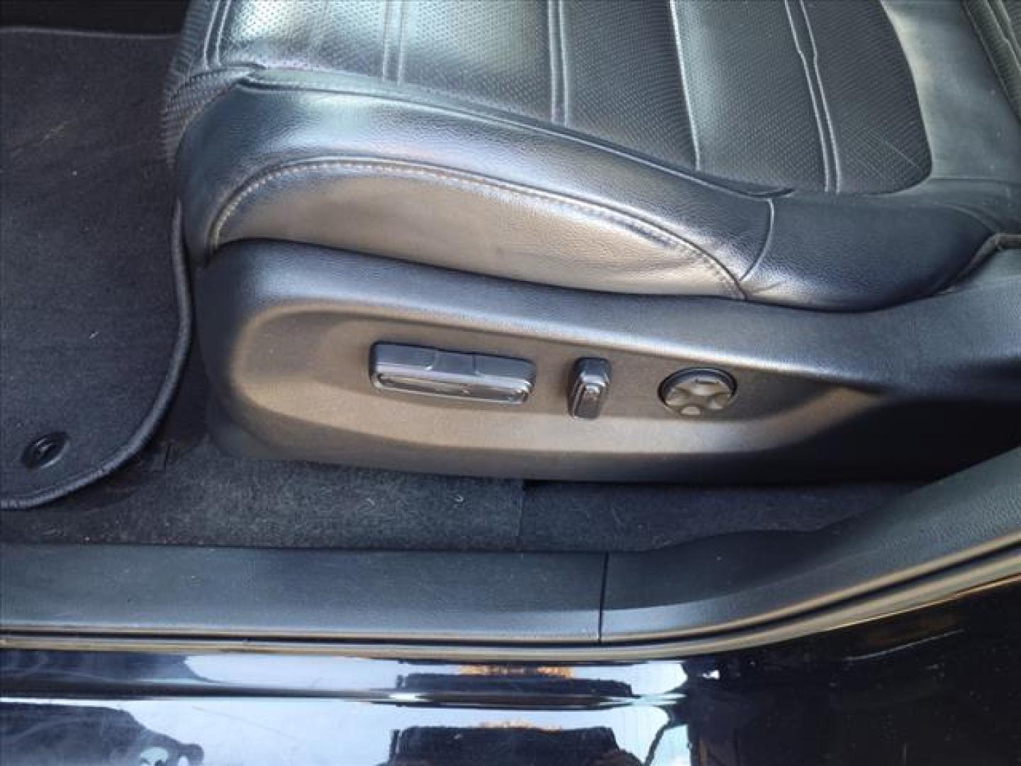 2017 Crystal Black Pearl Bk Honda CR-V AWD EX-L (2HKRW2H8XHH) with an 1.5L 1.5L Turbo I4 190hp 179ft. lbs. Direct Injection engine, CVT transmission, located at 5505 N. Summit St., Toledo, OH, 43611, (419) 729-2688, 41.654953, -83.530014 - Photo#3
