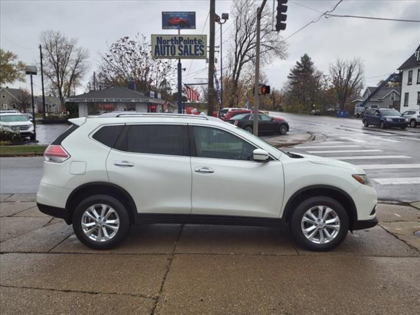 2016 Pearl White Qab Nissan Rouge AWD SV (5N1AT2MV0GC) with an 2.5L 2.5L I4 170hp 175ft. lbs. Sequential Multiport Fuel Injection engine, CVT transmission, located at 5505 N. Summit St., Toledo, OH, 43611, (419) 729-2688, 41.654953, -83.530014 - Photo#0
