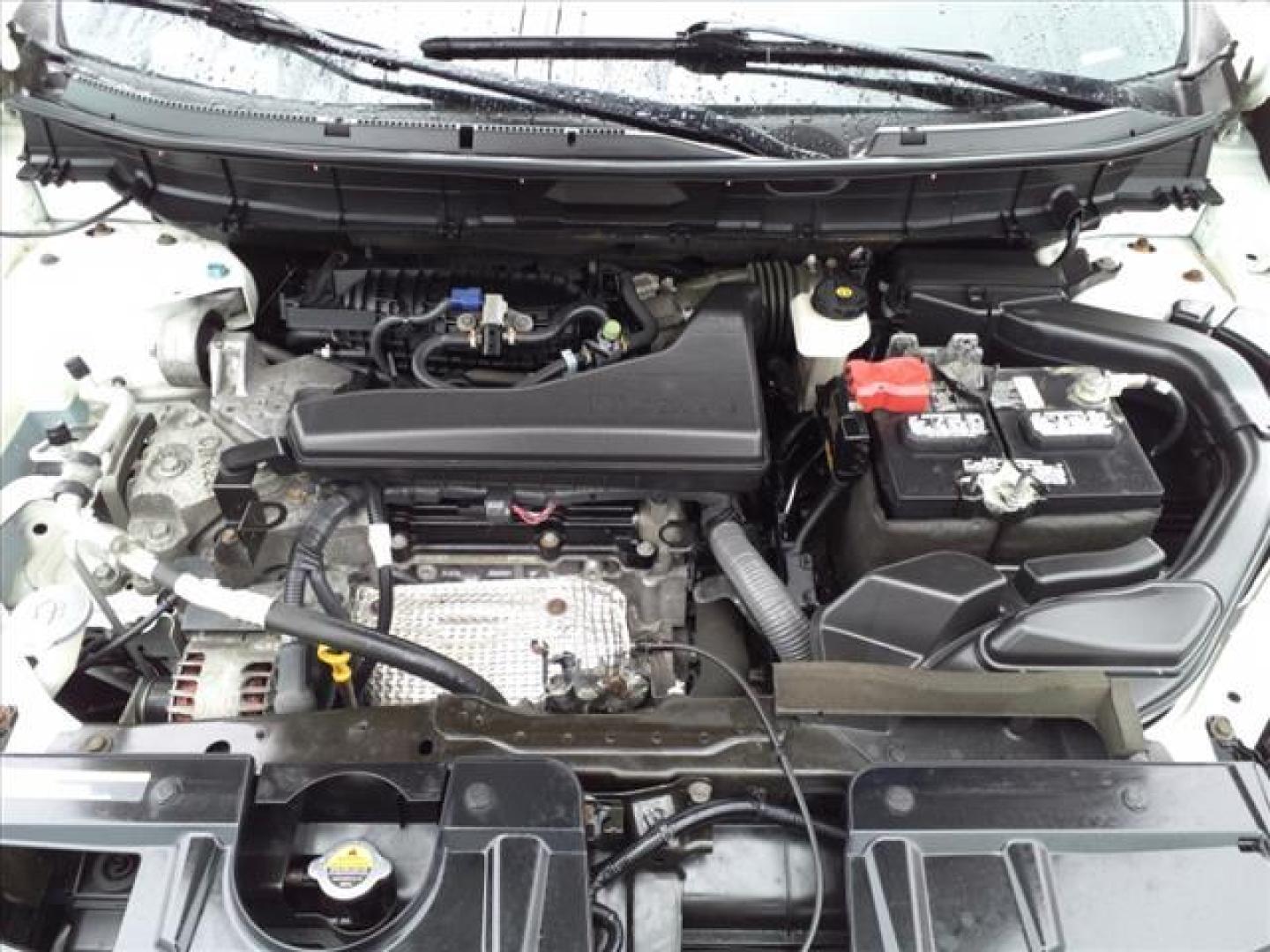 2016 Pearl White Qab Nissan Rouge AWD SV (5N1AT2MV0GC) with an 2.5L 2.5L I4 170hp 175ft. lbs. Sequential Multiport Fuel Injection engine, CVT transmission, located at 5505 N. Summit St., Toledo, OH, 43611, (419) 729-2688, 41.654953, -83.530014 - Photo#17