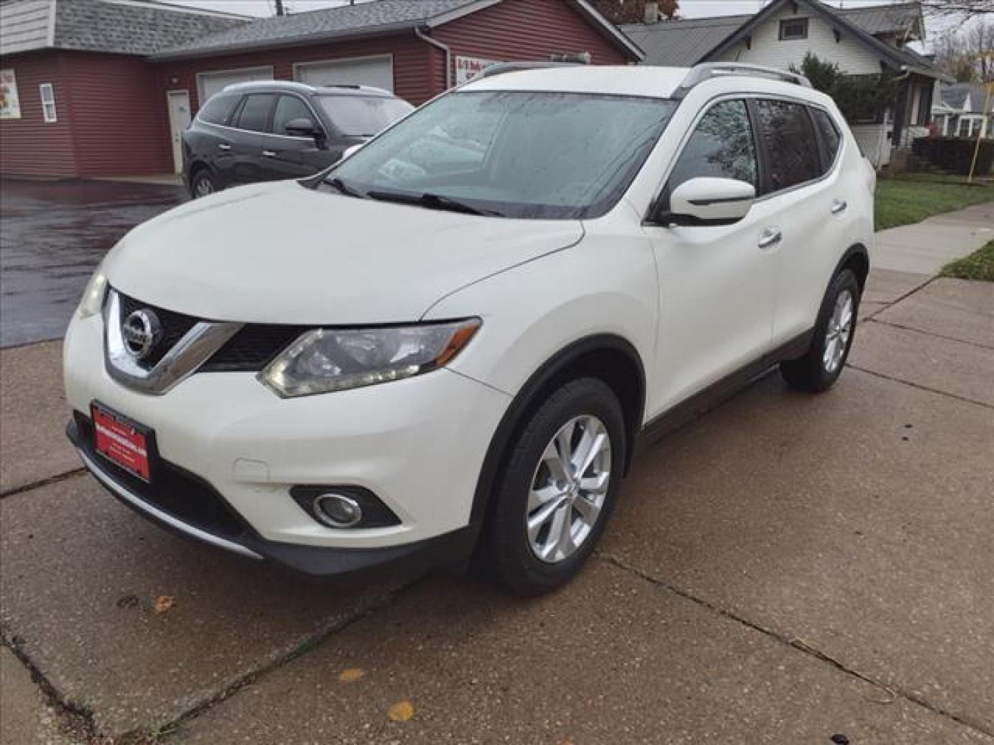 2016 Pearl White Qab Nissan Rouge AWD SV (5N1AT2MV0GC) with an 2.5L 2.5L I4 170hp 175ft. lbs. Sequential Multiport Fuel Injection engine, CVT transmission, located at 5505 N. Summit St., Toledo, OH, 43611, (419) 729-2688, 41.654953, -83.530014 - Photo#20