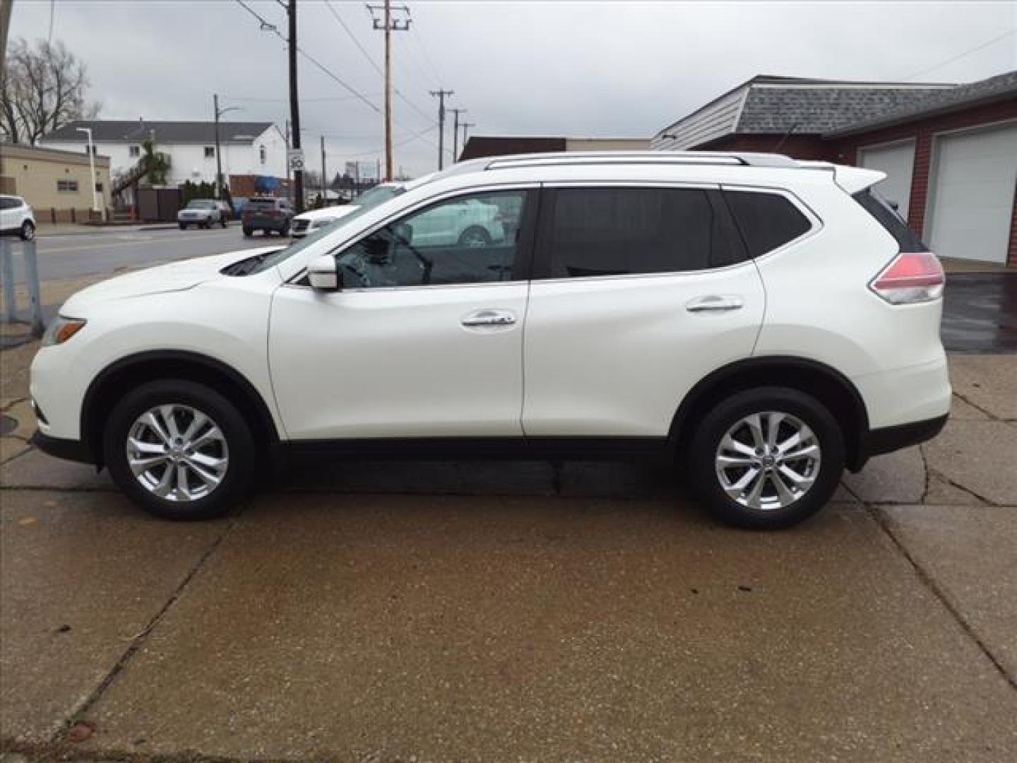 2016 Pearl White Qab Nissan Rouge AWD SV (5N1AT2MV0GC) with an 2.5L 2.5L I4 170hp 175ft. lbs. Sequential Multiport Fuel Injection engine, CVT transmission, located at 5505 N. Summit St., Toledo, OH, 43611, (419) 729-2688, 41.654953, -83.530014 - Photo#21