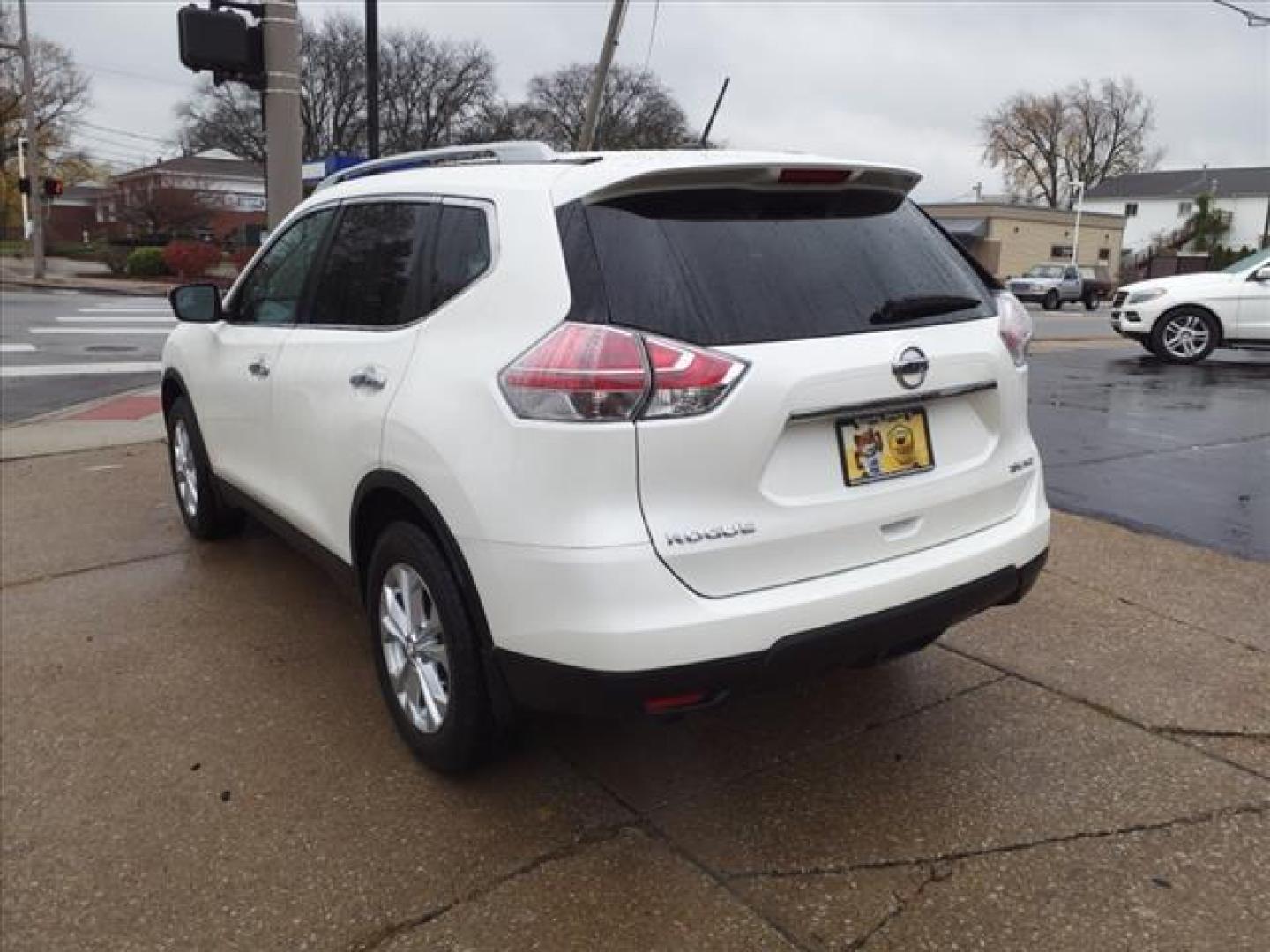 2016 Pearl White Qab Nissan Rouge AWD SV (5N1AT2MV0GC) with an 2.5L 2.5L I4 170hp 175ft. lbs. Sequential Multiport Fuel Injection engine, CVT transmission, located at 5505 N. Summit St., Toledo, OH, 43611, (419) 729-2688, 41.654953, -83.530014 - Photo#22
