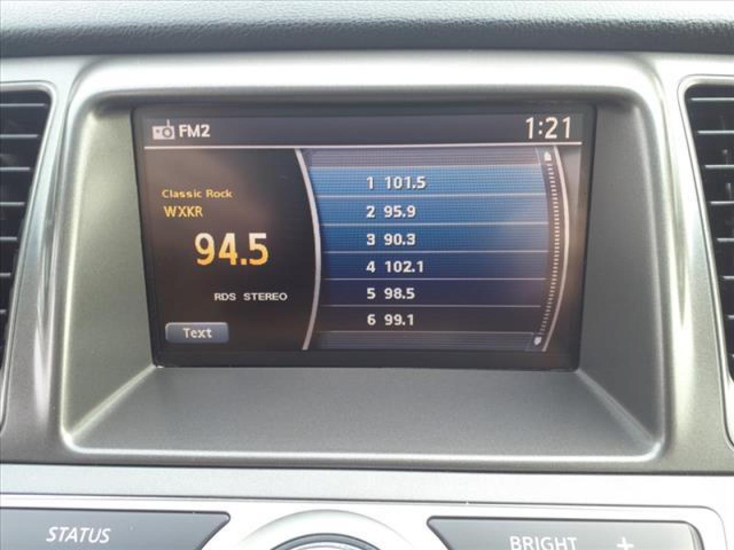 2014 Super Black Kh3 Nissan Murano SV AWD (JN8AZ1MW3EW) with an 3.5L 3.5L V6 260hp 240ft. lbs. Fuel Injected engine, Automatic transmission, located at 5505 N. Summit St., Toledo, OH, 43611, (419) 729-2688, 41.654953, -83.530014 - Photo#15