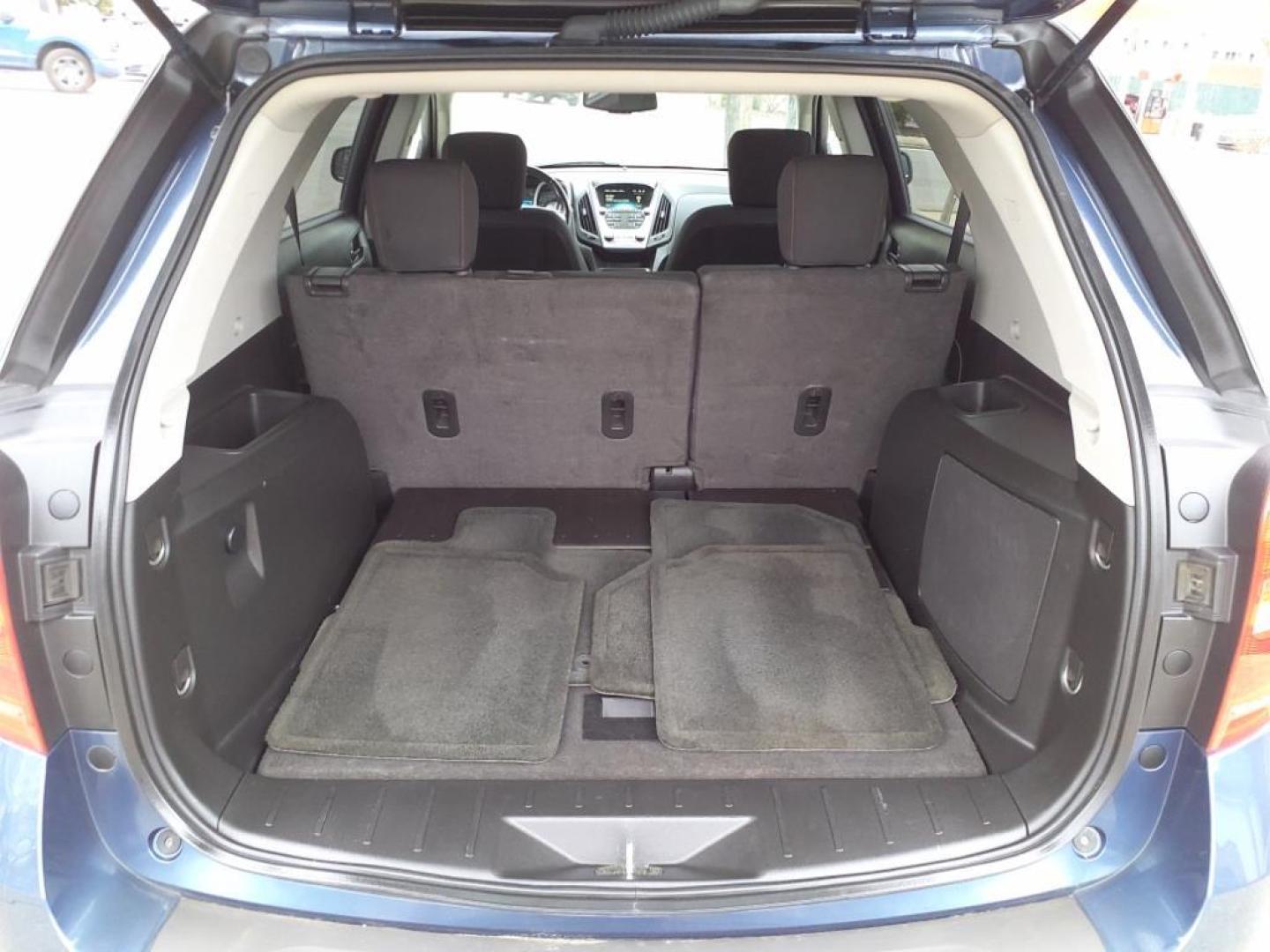 2017 Blue Velvet Metallic G1m Chevrolet Equinox LT (2GNALCEK6H6) with an 2.4L Ecotec 2.4L I4 182hp 172ft. lbs. Direct Injection engine, 6-Speed Shiftable Automatic transmission, located at 5505 N. Summit St., Toledo, OH, 43611, (419) 729-2688, 41.654953, -83.530014 - Photo#15