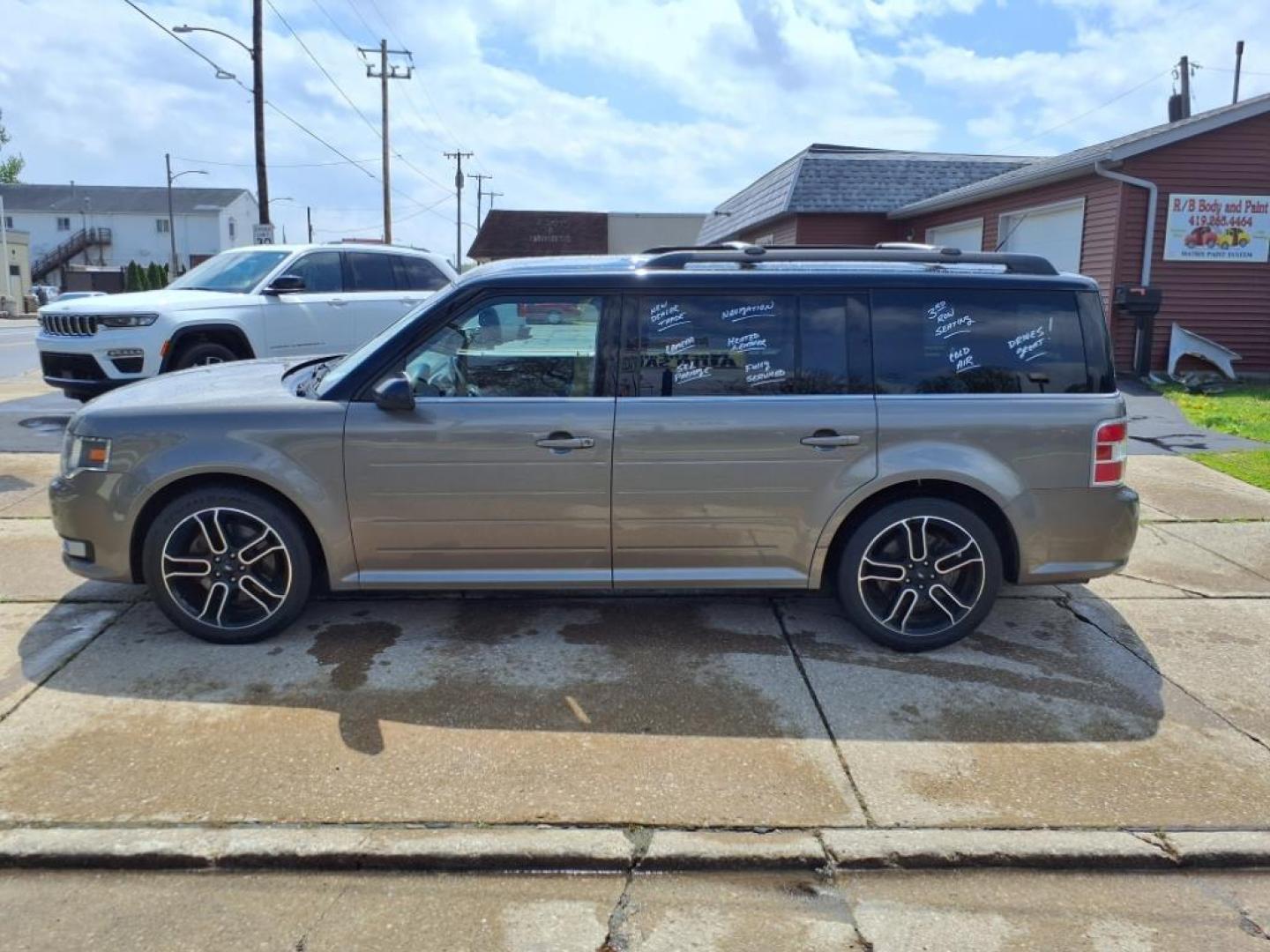 2014 Kodiak Brown Metallic J1 Ford Flex SEL (2FMGK5C86EB) with an 3.5L 3.5L V6 287hp 254ft. lbs. Sequential Multiport Fuel Injection engine, 6-Speed Shiftable Automatic transmission, located at 5505 N. Summit St., Toledo, OH, 43611, (419) 729-2688, 41.654953, -83.530014 - Photo#22