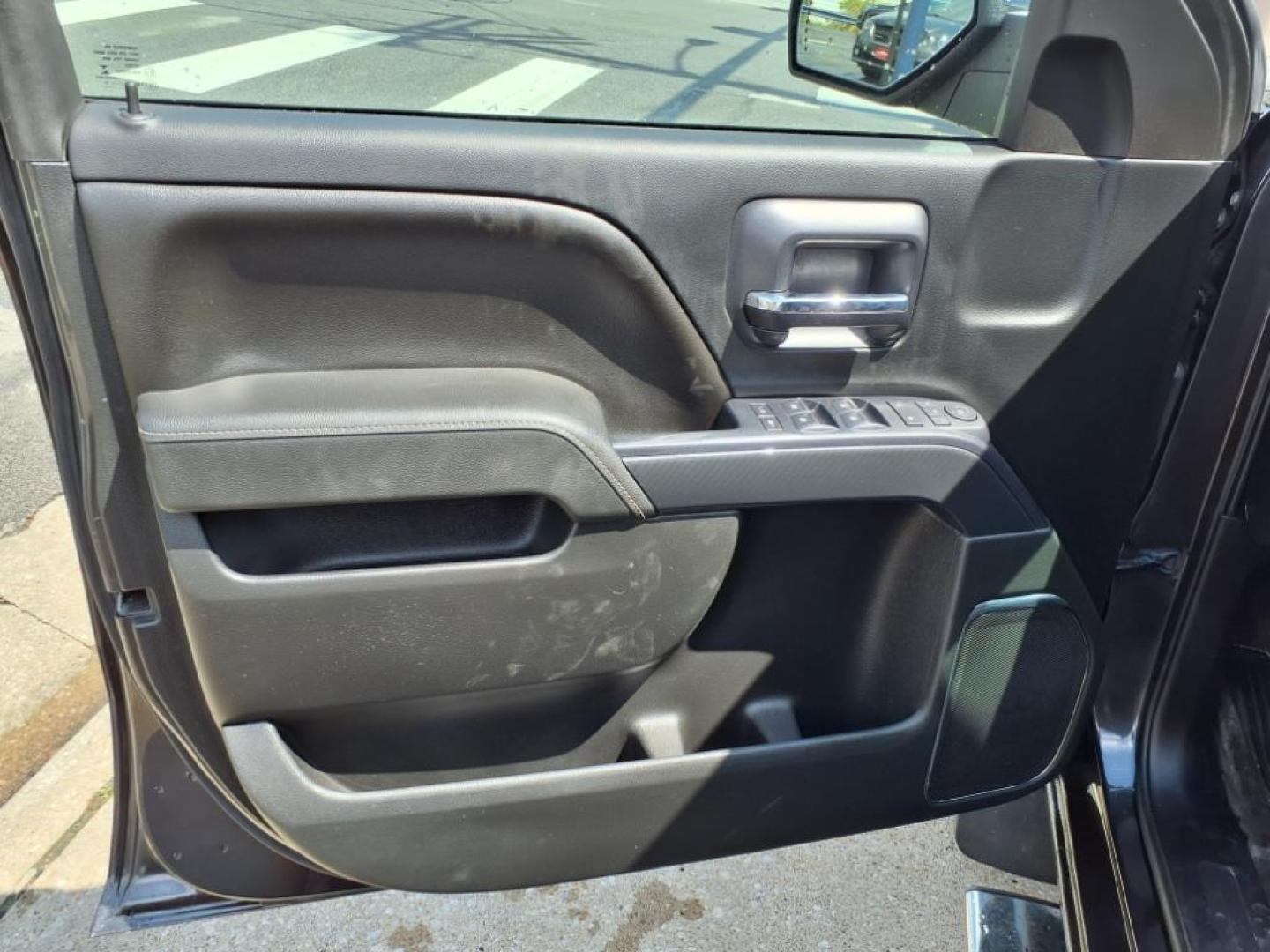 2015 Gray Metallic GMC Sierra 1500 SLE (1GTV2UEC0FZ) with an 5.3L EcoTec3 5.3L V8 355hp 383ft. lbs. Direct Injection engine, 6-Speed Shiftable Automatic w/Overdrive transmission, located at 5505 N. Summit St., Toledo, OH, 43611, (419) 729-2688, 41.654953, -83.530014 - Photo#5