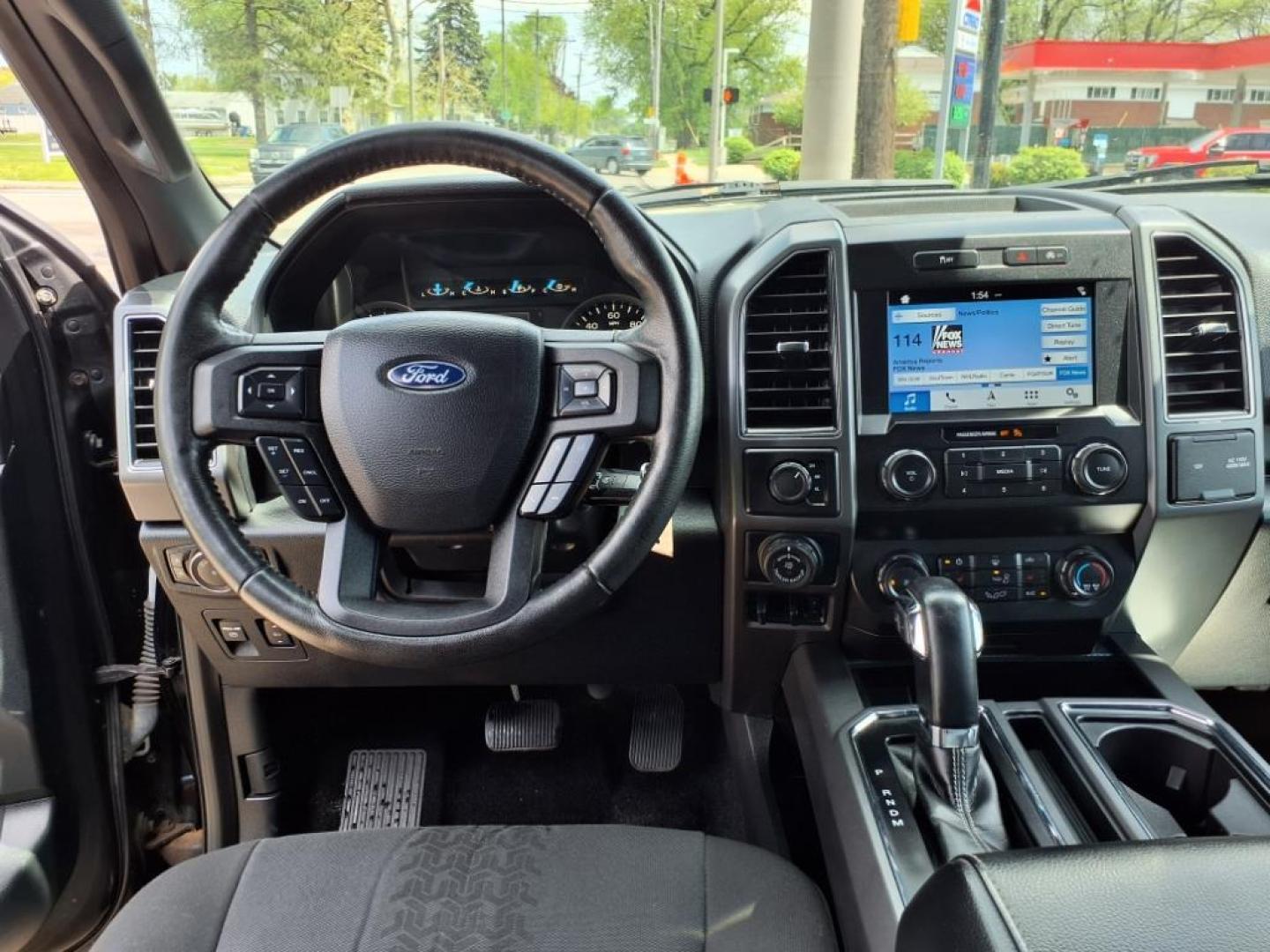 2019 Agate Black Um Ford F-150 XLT (1FTEW1EP3KF) with an 2.7L EcoBoost 2.7L Twin Turbo V6 325hp 400ft. lbs. Direct Injection engine, 10-Speed Shiftable Automatic transmission, located at 5505 N. Summit St., Toledo, OH, 43611, (419) 729-2688, 41.654953, -83.530014 - Photo#4