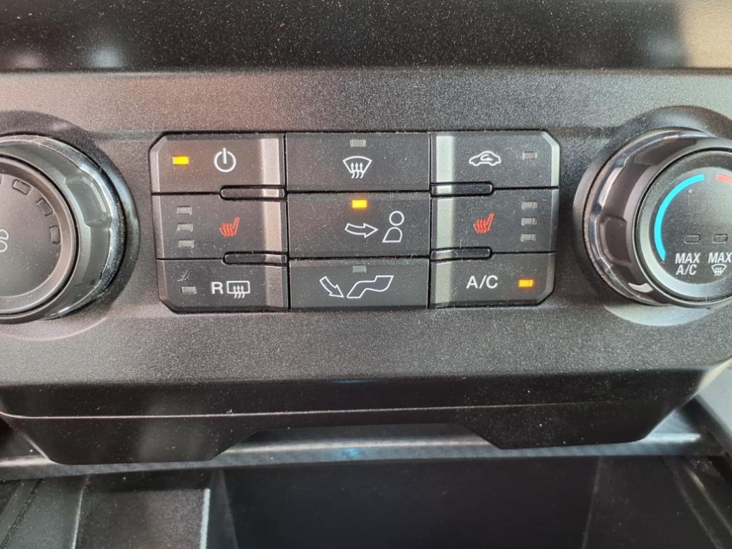2019 Agate Black Um Ford F-150 XLT (1FTEW1EP3KF) with an 2.7L EcoBoost 2.7L Twin Turbo V6 325hp 400ft. lbs. Direct Injection engine, 10-Speed Shiftable Automatic transmission, located at 5505 N. Summit St., Toledo, OH, 43611, (419) 729-2688, 41.654953, -83.530014 - Photo#12