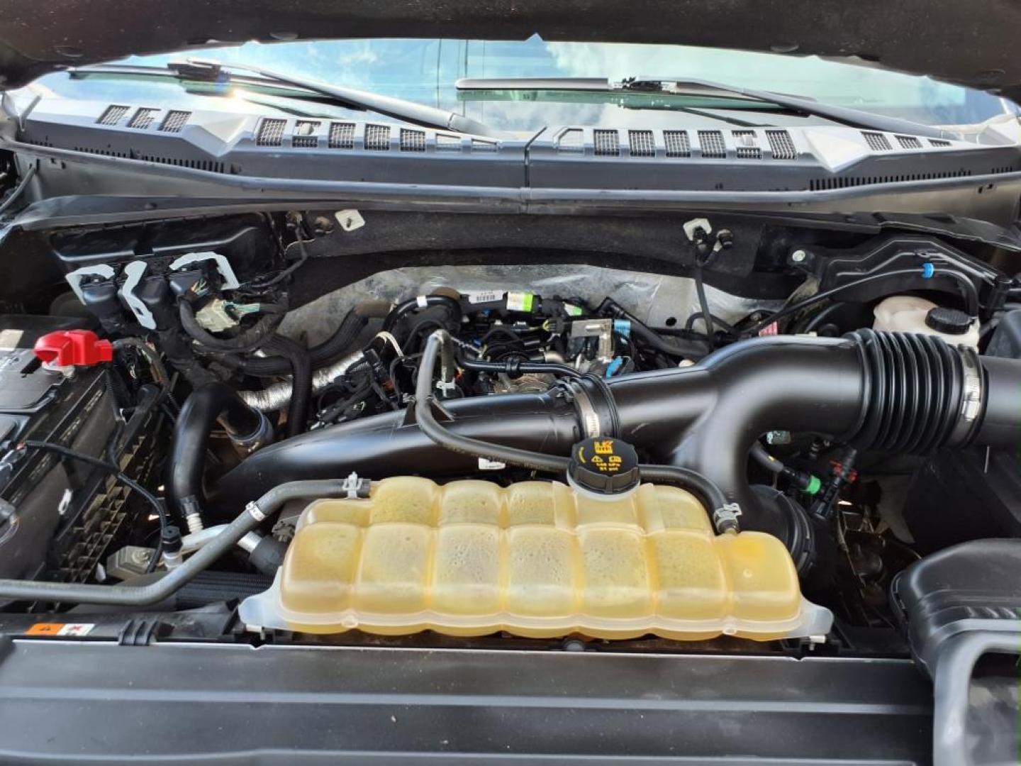 2019 Agate Black Um Ford F-150 XLT (1FTEW1EP3KF) with an 2.7L EcoBoost 2.7L Twin Turbo V6 325hp 400ft. lbs. Direct Injection engine, 10-Speed Shiftable Automatic transmission, located at 5505 N. Summit St., Toledo, OH, 43611, (419) 729-2688, 41.654953, -83.530014 - Photo#17