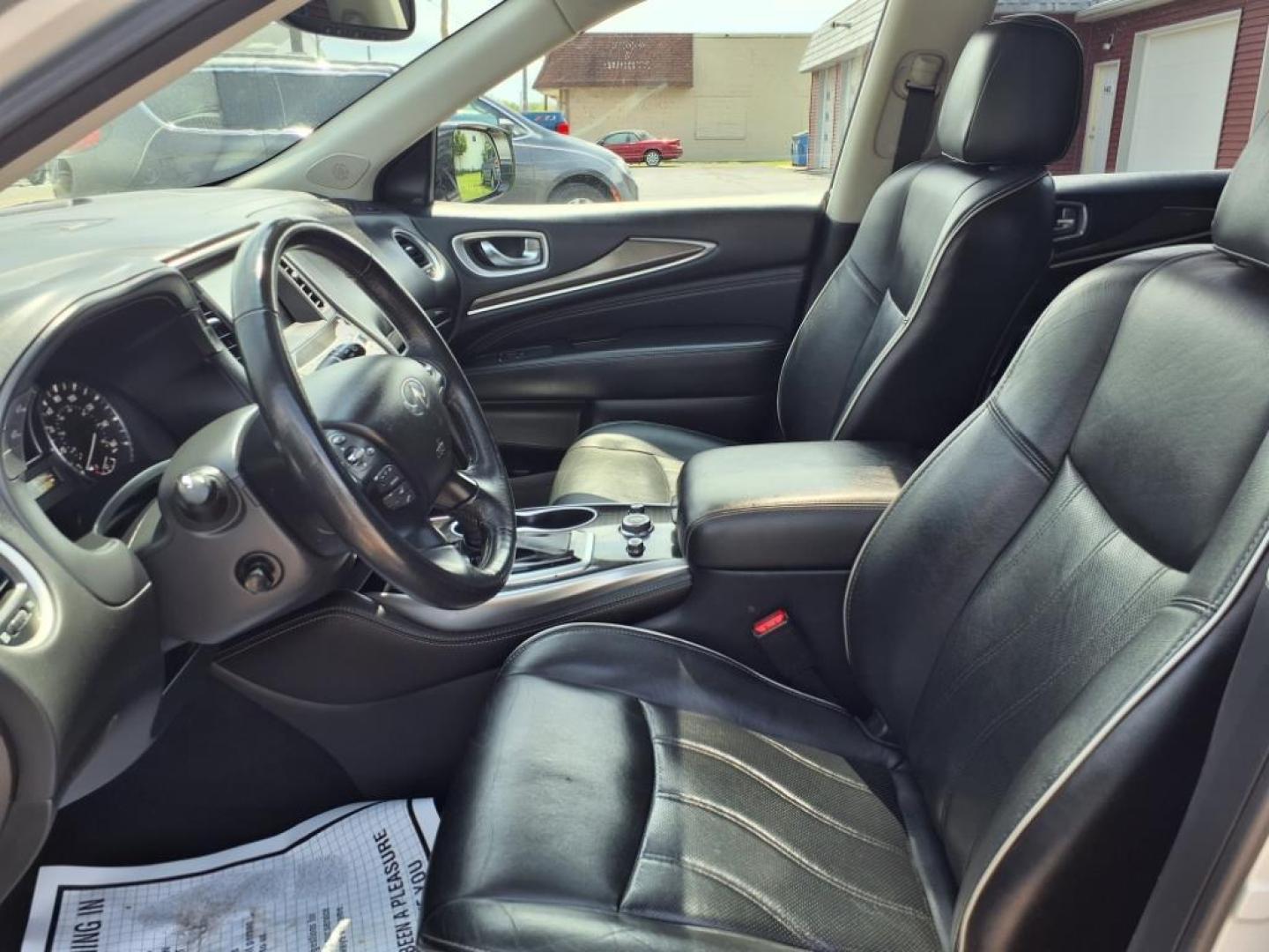 2017 Liquid Platinum INFINITI QX60 Base (5N1DL0MM1HC) with an 3.5L 3.5L V6 295hp 270ft. lbs. Direct Injection engine, 7-Speed Shiftable CVT transmission, located at 5505 N. Summit St., Toledo, OH, 43611, (419) 729-2688, 41.654953, -83.530014 - Photo#2