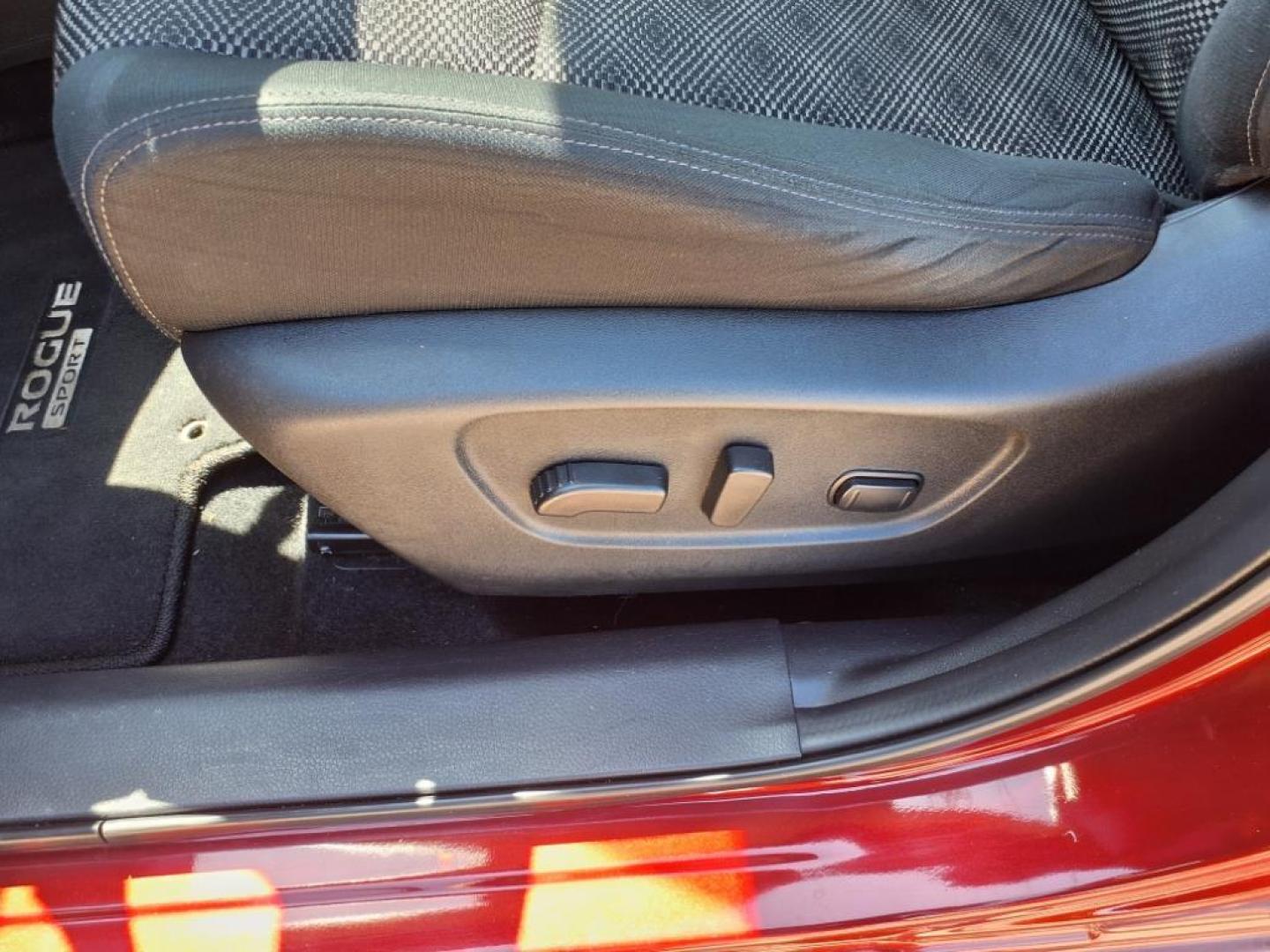 2022 Scarlet Ember Tintcoat Nissan Rogue Sport SV (JN1BJ1BV9NW) with an 2.0L 2.0L I4 141hp 147ft. lbs. Direct Injection engine, 7-Speed Shiftable CVT transmission, located at 5505 N. Summit St., Toledo, OH, 43611, (419) 729-2688, 41.654953, -83.530014 - Photo#2