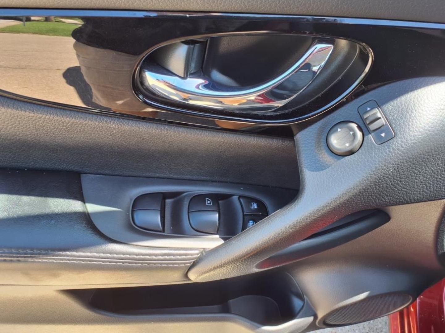 2022 Scarlet Ember Tintcoat Nissan Rogue Sport SV (JN1BJ1BV9NW) with an 2.0L 2.0L I4 141hp 147ft. lbs. Direct Injection engine, 7-Speed Shiftable CVT transmission, located at 5505 N. Summit St., Toledo, OH, 43611, (419) 729-2688, 41.654953, -83.530014 - Photo#6