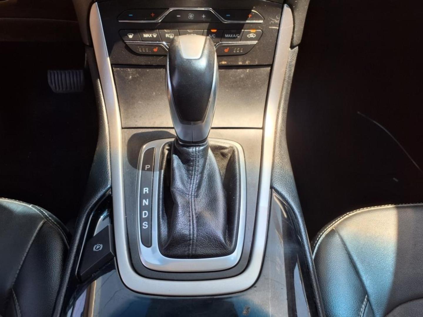 2017 Shadow Black Ford Edge AWD SEL (2FMPK4J87HB) with an 3.5L 3.5L V6 280hp 250ft. lbs. Sequential Multiport Fuel Injection engine, 6-Speed Shiftable Automatic transmission, located at 5505 N. Summit St., Toledo, OH, 43611, (419) 729-2688, 41.654953, -83.530014 - Photo#12