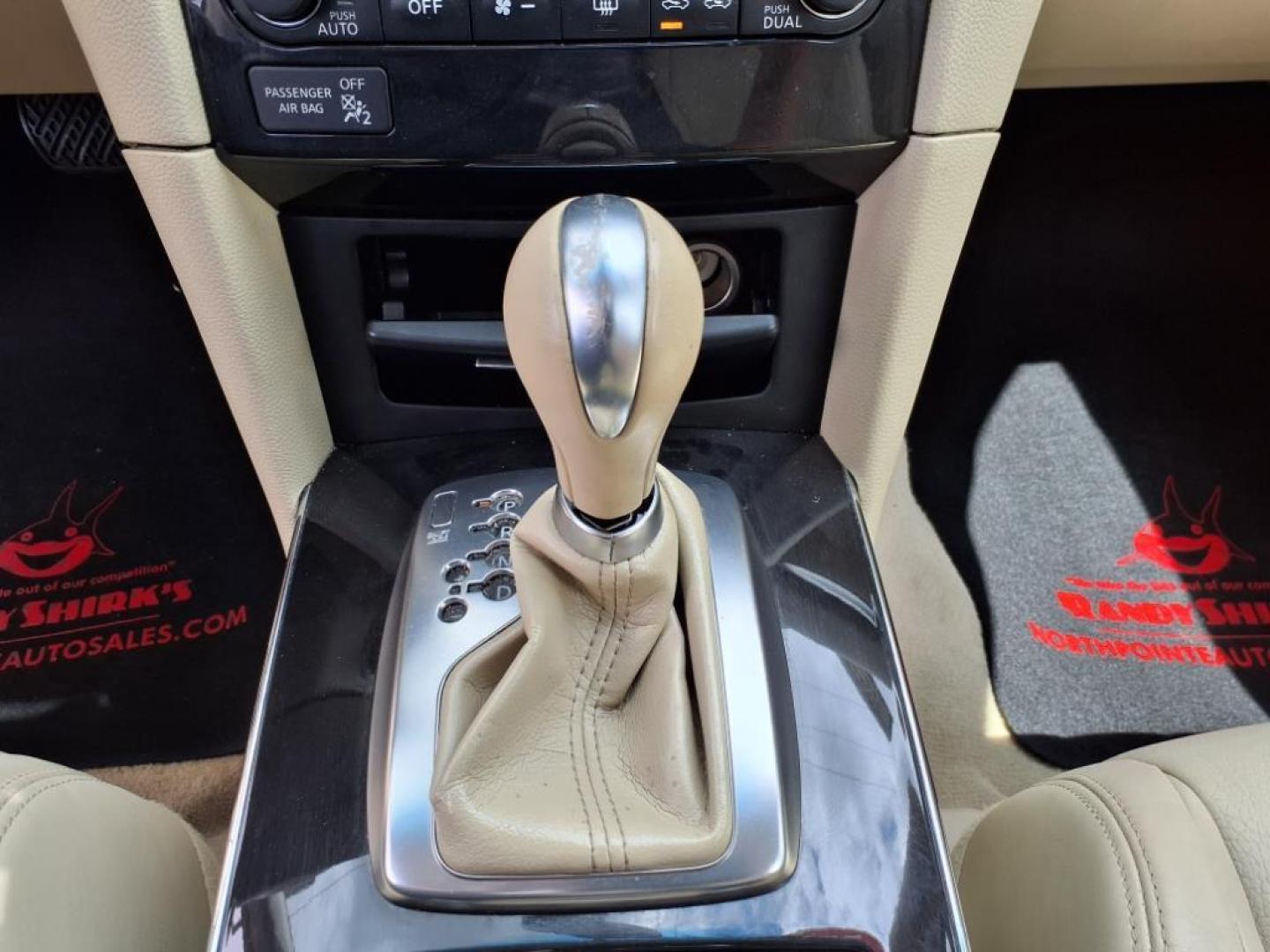 2013 Umbria Twilight INFINITI FX37 AWD Base (JN8CS1MW1DM) with an 3.7L 3.7L V6 325hp 267ft. lbs. Direct Injection engine, 7-Speed Shiftable Automatic transmission, located at 5505 N. Summit St., Toledo, OH, 43611, (419) 729-2688, 41.654953, -83.530014 - Photo#14