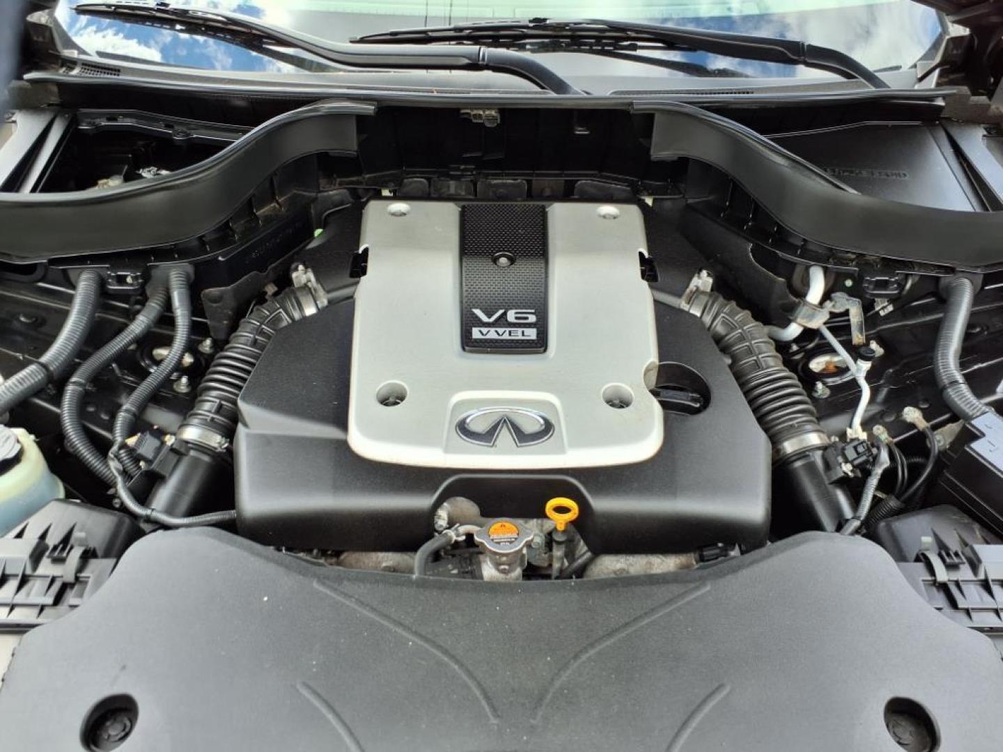 2013 Umbria Twilight INFINITI FX37 AWD Base (JN8CS1MW1DM) with an 3.7L 3.7L V6 325hp 267ft. lbs. Direct Injection engine, 7-Speed Shiftable Automatic transmission, located at 5505 N. Summit St., Toledo, OH, 43611, (419) 729-2688, 41.654953, -83.530014 - Photo#21