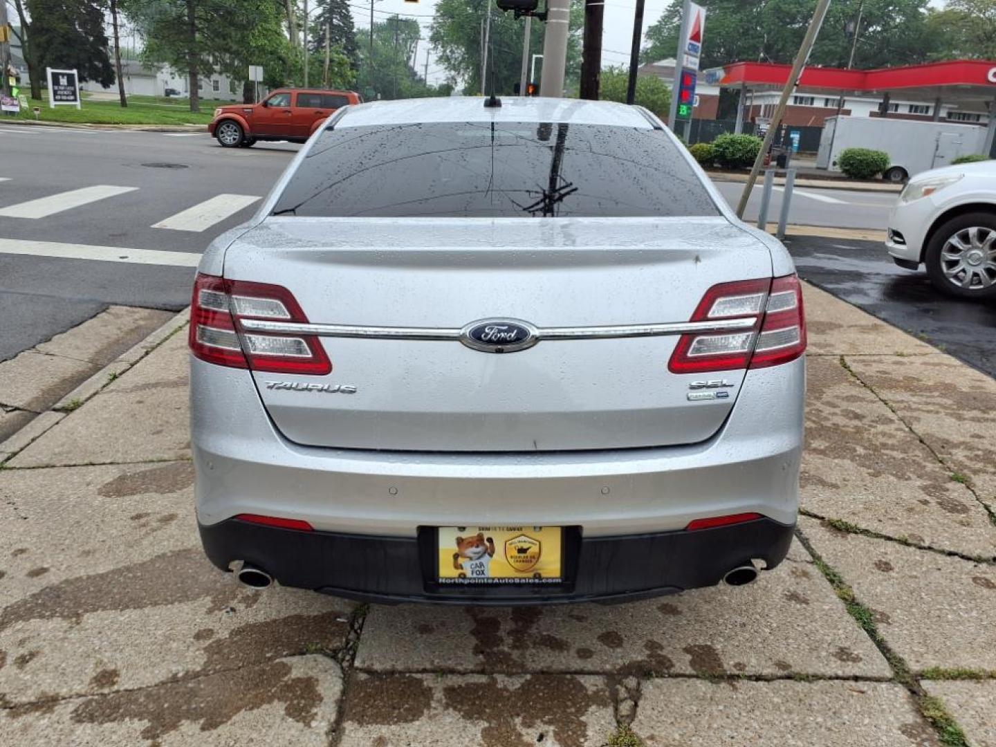 2017 Ingot Silver Ford Taurus AWD SEL (1FAHP2H88HG) with an 3.5L 3.5L V6 288hp 254ft. lbs. Sequential Multiport Fuel Injection engine, 6-Speed Shiftable Automatic transmission, located at 5505 N. Summit St., Toledo, OH, 43611, (419) 729-2688, 41.654953, -83.530014 - Photo#20