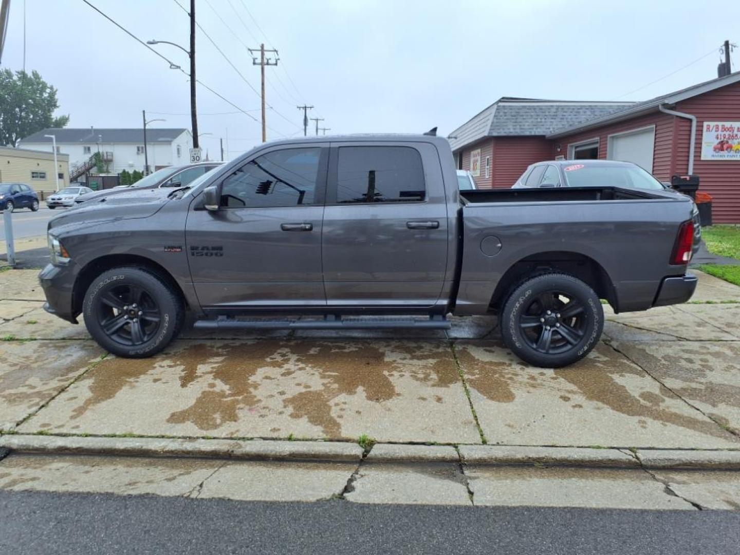 2018 Maximum Steel Metallic Clear Coat RAM 1500 4x4 Sport (1C6RR7MT8JS) with an 5.7L HEMI 5.7L V8 395hp 410ft. lbs. Sequential Multiport Fuel Injection engine, 8-Speed Shiftable Automatic transmission, located at 5505 N. Summit St., Toledo, OH, 43611, (419) 729-2688, 41.654953, -83.530014 - Photo#21