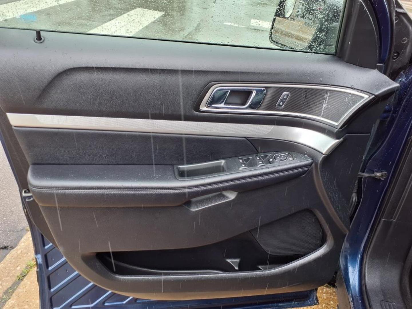2016 Blue Jeans Ford Explorer AWD XLT (1FM5K8DH7GG) with an 2.3L EcoBoost 2.3L Turbo I4 280hp 310ft. lbs. Direct Injection engine, 6-Speed Shiftable Automatic transmission, located at 5505 N. Summit St., Toledo, OH, 43611, (419) 729-2688, 41.654953, -83.530014 - Photo#6