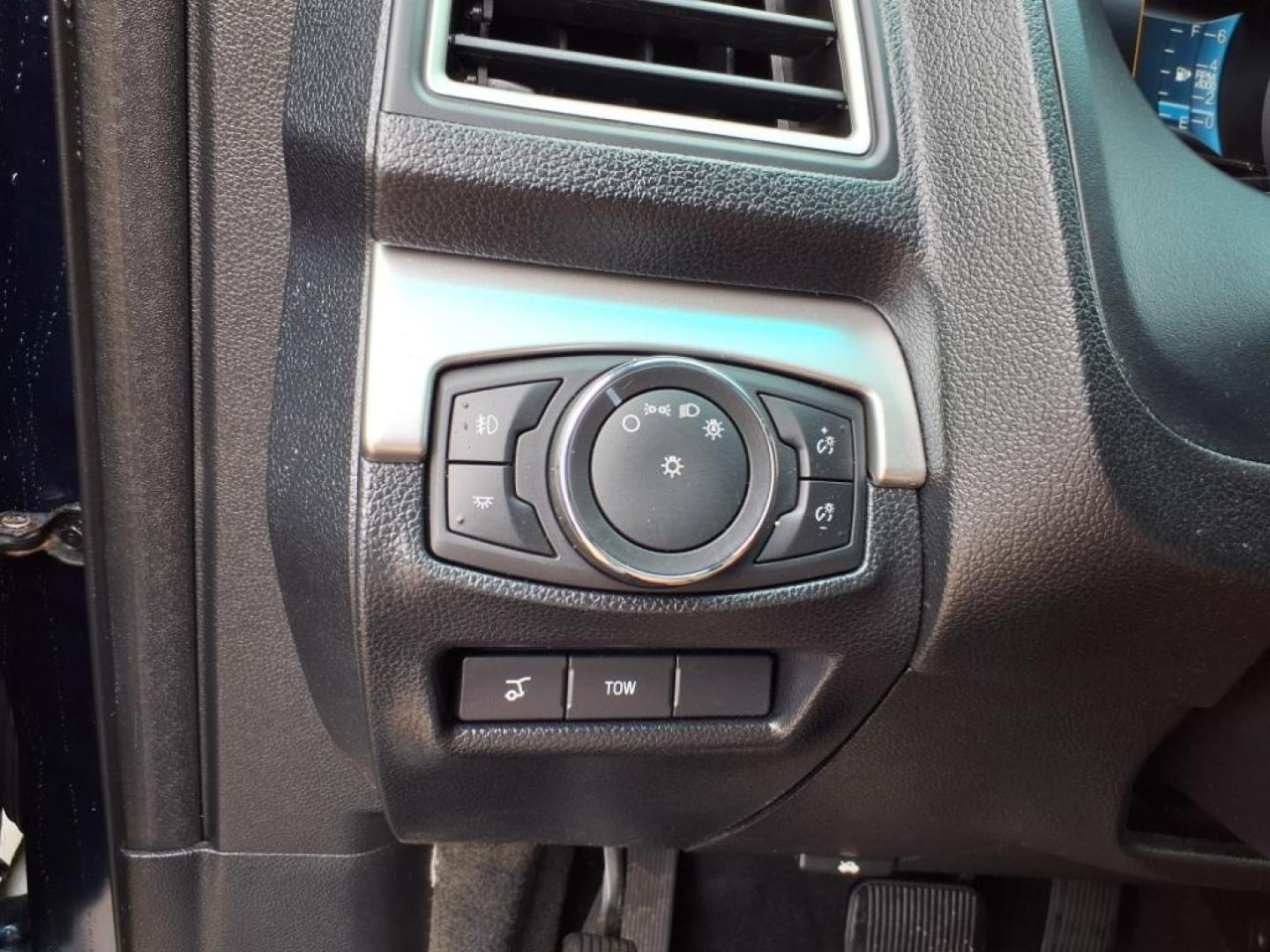2016 Blue Jeans Ford Explorer AWD XLT (1FM5K8DH7GG) with an 2.3L EcoBoost 2.3L Turbo I4 280hp 310ft. lbs. Direct Injection engine, 6-Speed Shiftable Automatic transmission, located at 5505 N. Summit St., Toledo, OH, 43611, (419) 729-2688, 41.654953, -83.530014 - Photo#16