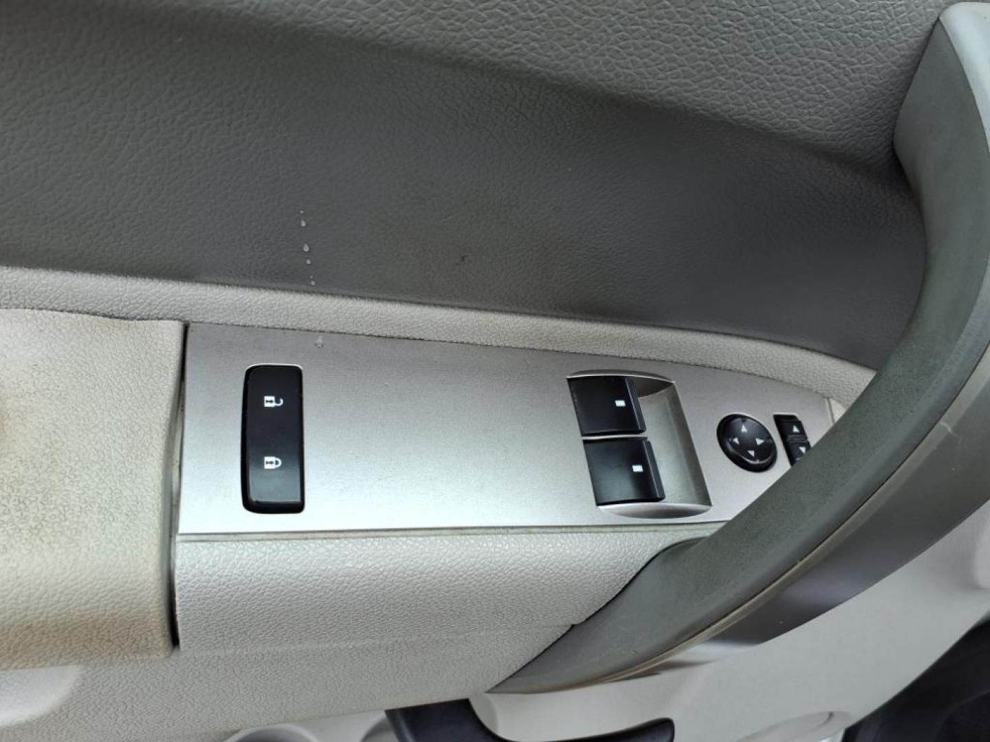 2013 Summit White GMC Sierra 1500 4x4 Work Truck (1GTN2TEA1DZ) with an 4.8L Vortec 4.8L Flex Fuel V8 302hp 305ft. lbs. Sequential-Port F.I. engine, 4-Speed Automatic transmission, located at 5505 N. Summit St., Toledo, OH, 43611, (419) 729-2688, 41.654953, -83.530014 - Photo#4
